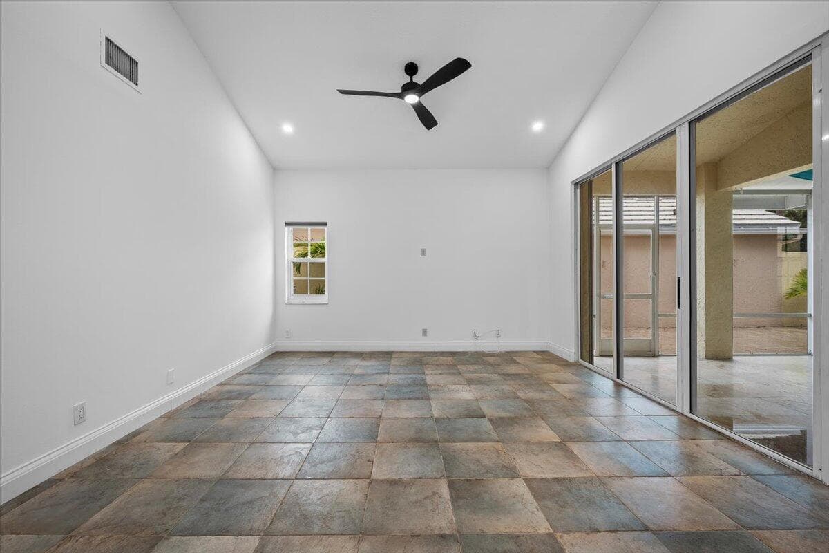 11 Dorchester Circle, Palm Beach Gardens, FL 33418 — photo 12 of 43