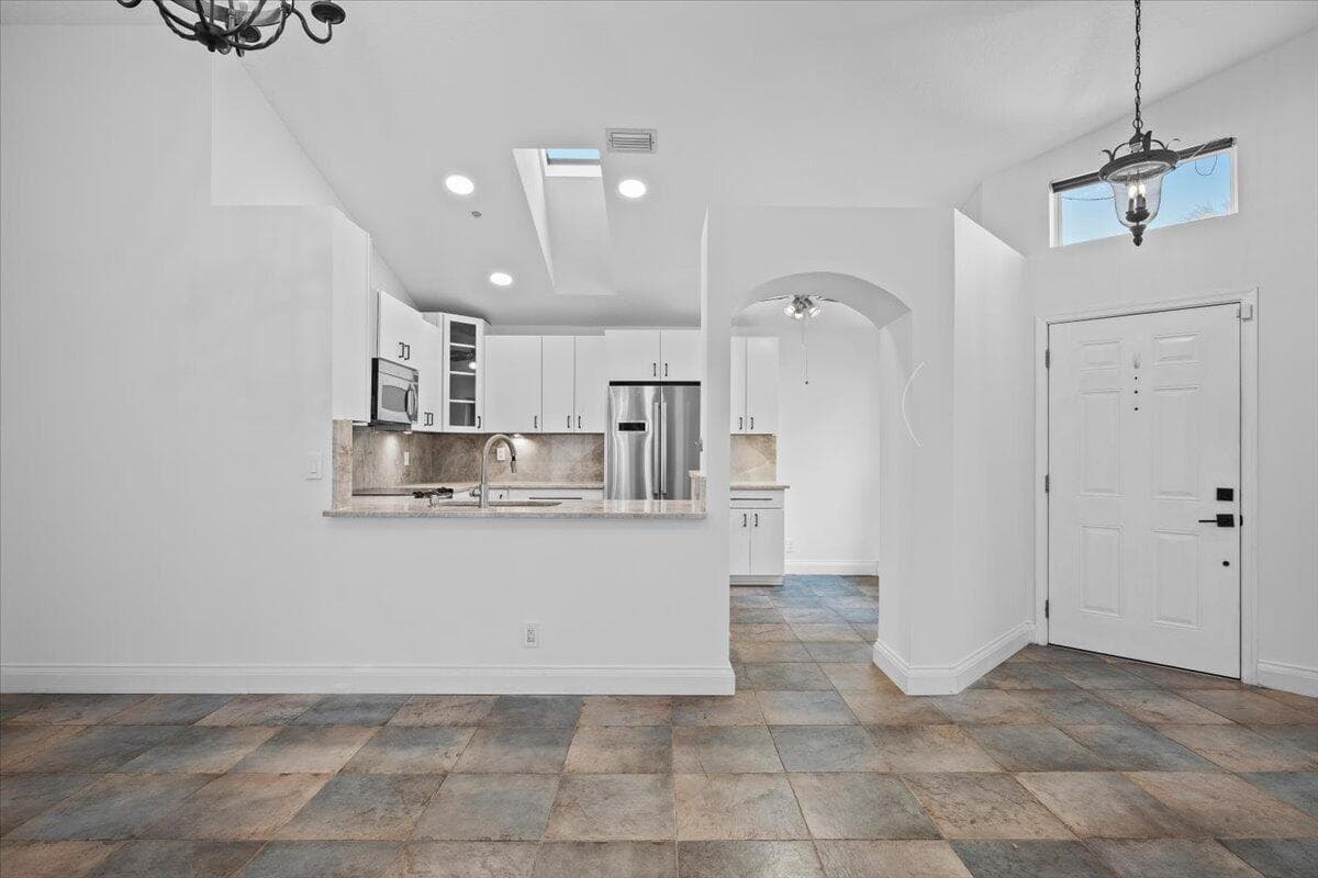 11 Dorchester Circle, Palm Beach Gardens, FL 33418 — photo 5 of 43