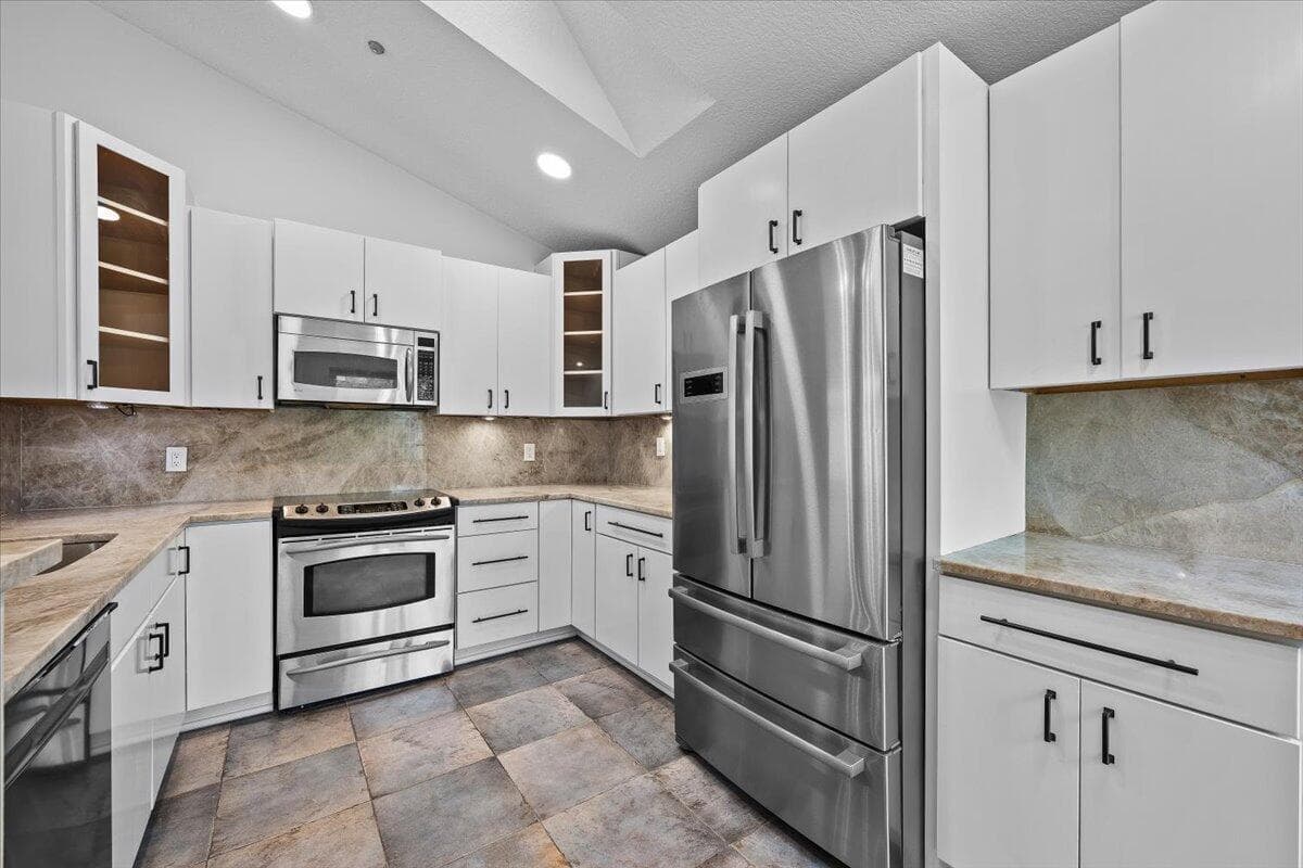 11 Dorchester Circle, Palm Beach Gardens, FL 33418 — photo 1 of 43