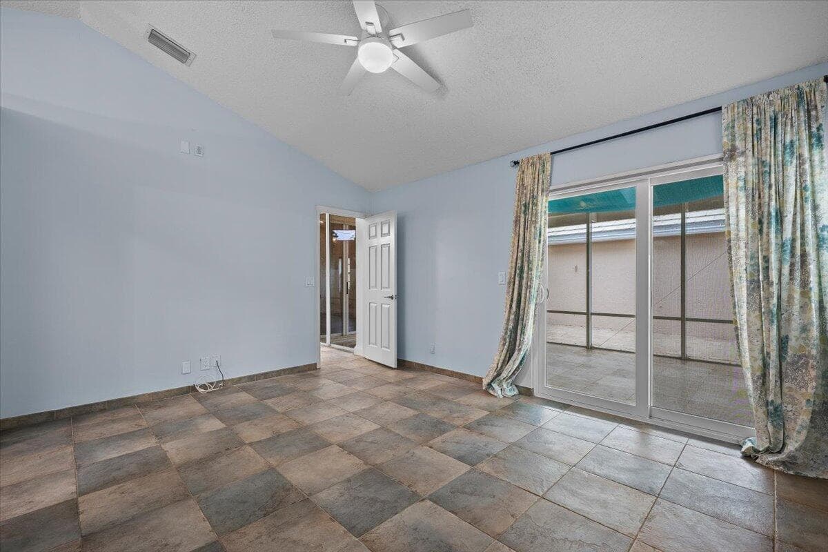 11 Dorchester Circle, Palm Beach Gardens, FL 33418 — photo 19 of 43