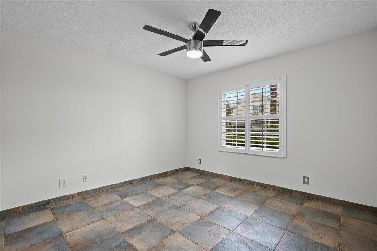 11 Dorchester Circle, Palm Beach Gardens, FL 33418 — photo 13 of 43