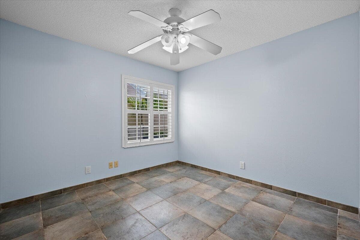 11 Dorchester Circle, Palm Beach Gardens, FL 33418 — photo 15 of 43