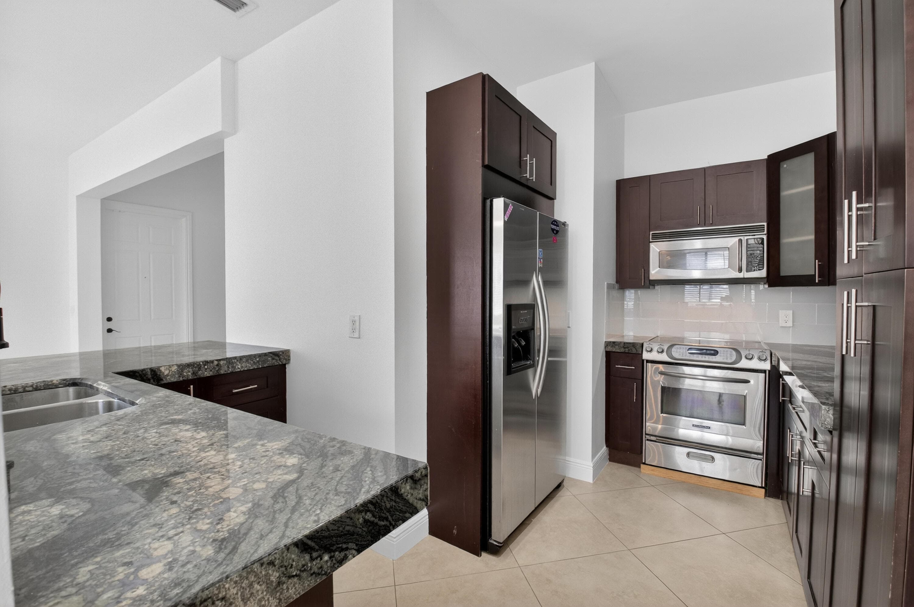2515 Venetian Court, Boynton Beach, FL 33426 — photo 3 of 32