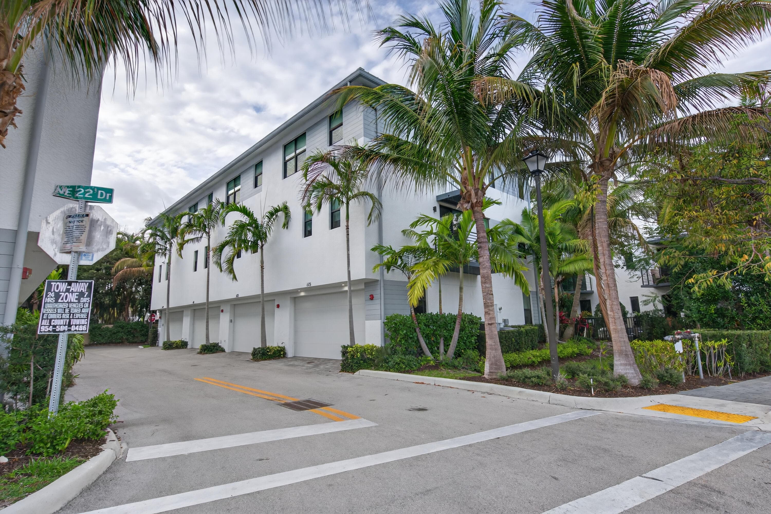 615 NE 22nd Drive, Wilton Manors, FL 33305 — photo 40 of 49