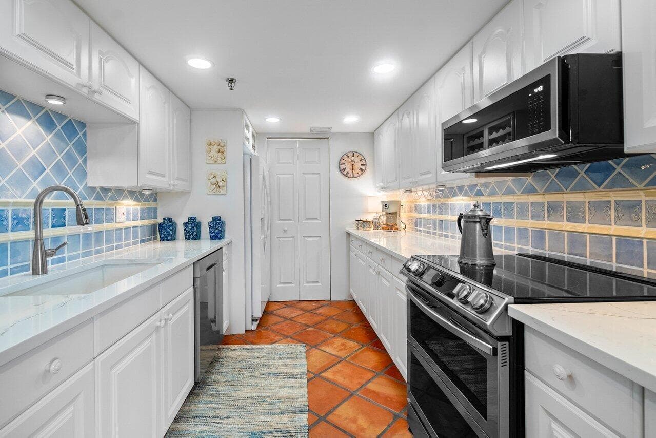 899 Jeffery Street 3050, Boca Raton, FL 33487 — photo 9 of 31