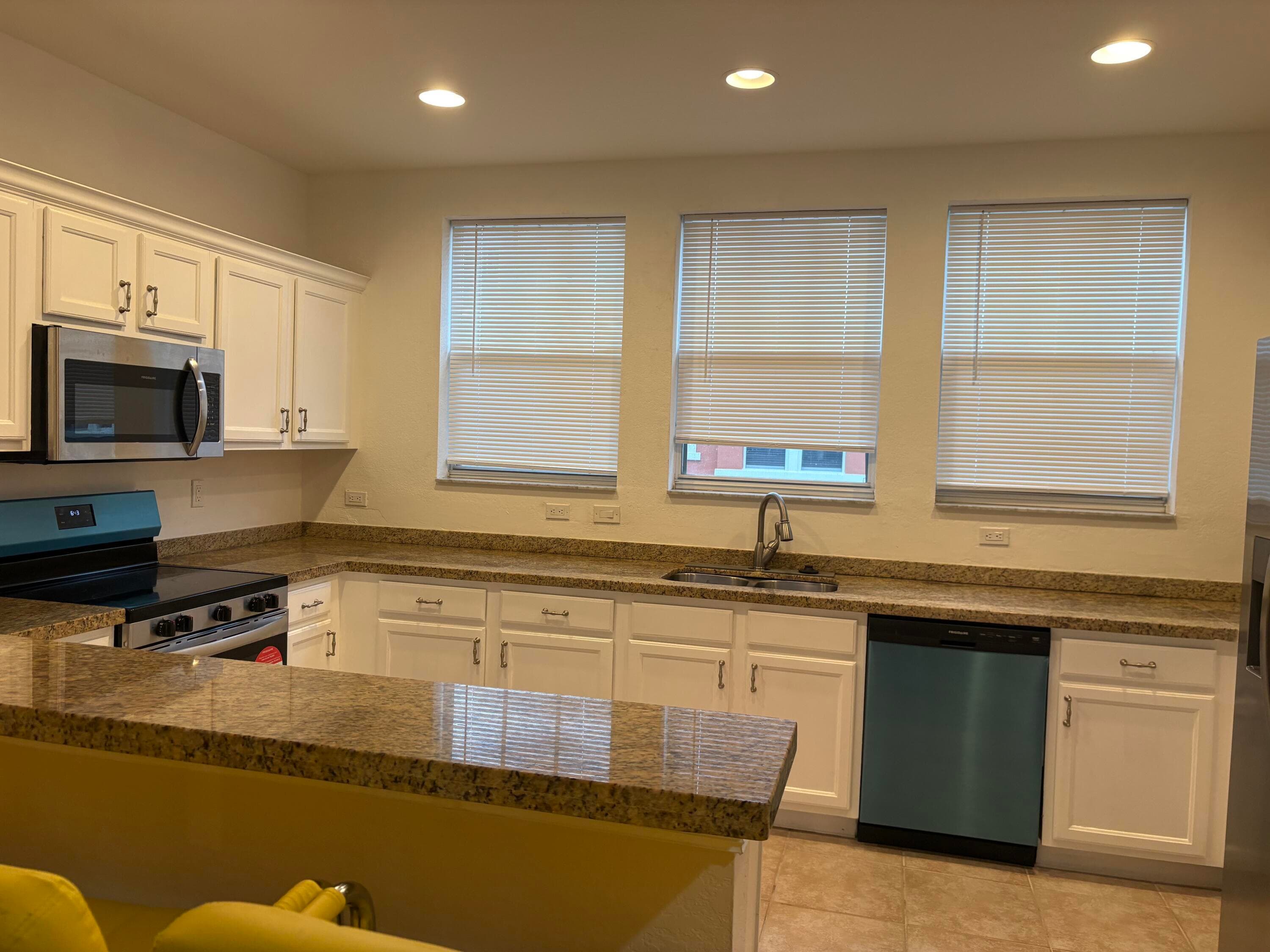 833 Millbrae Court 4, West Palm Beach, FL 33401 — photo 1 of 28