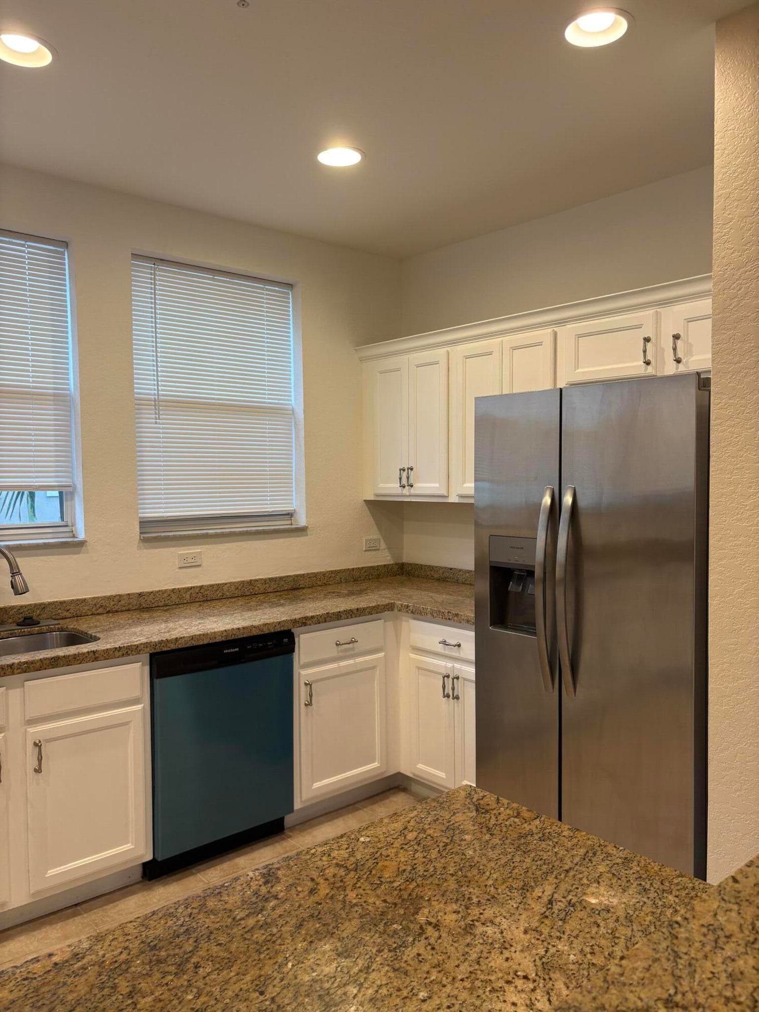 833 Millbrae Court 4, West Palm Beach, FL 33401 — photo 4 of 28