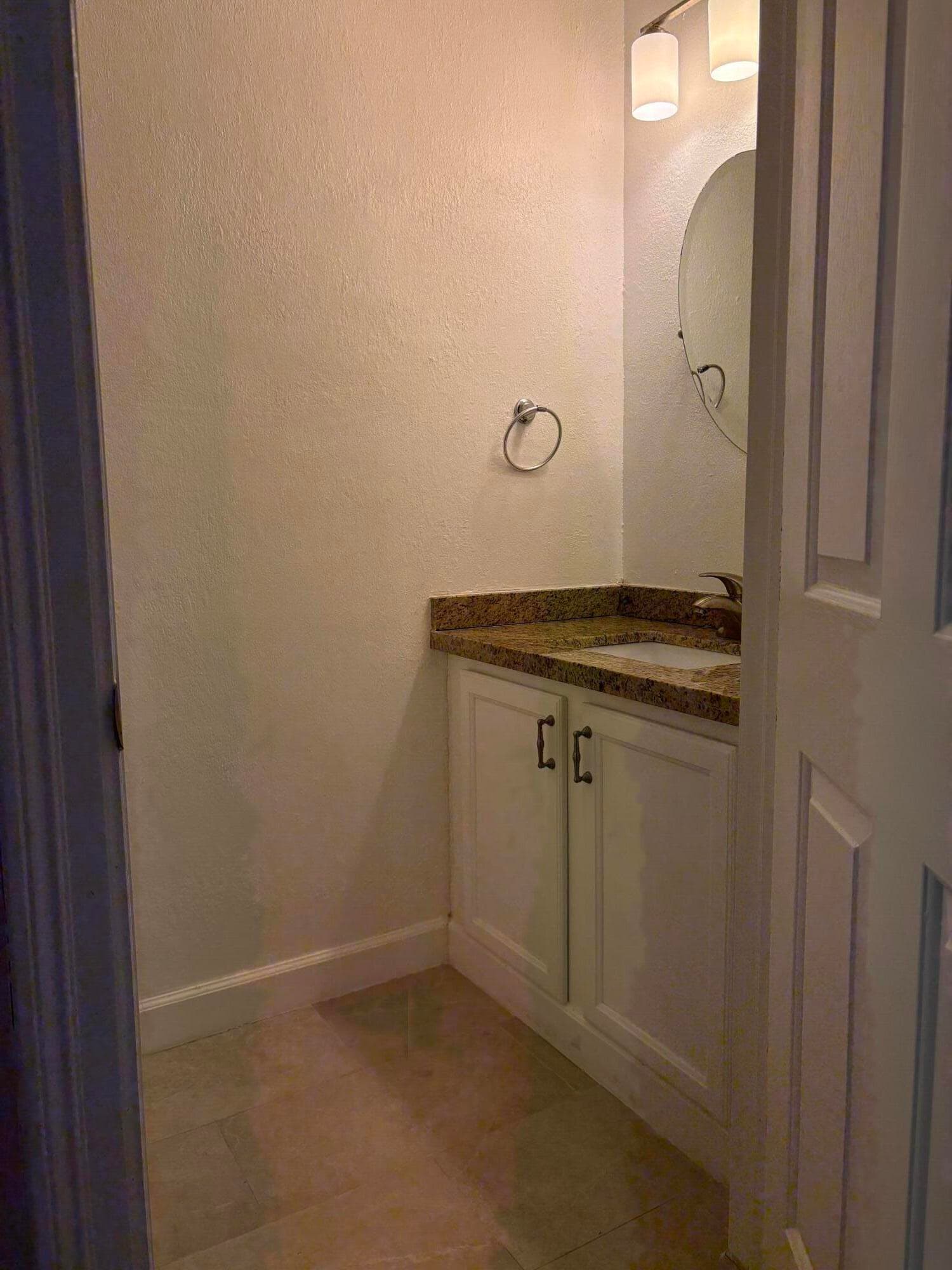833 Millbrae Court 4, West Palm Beach, FL 33401 — photo 7 of 28
