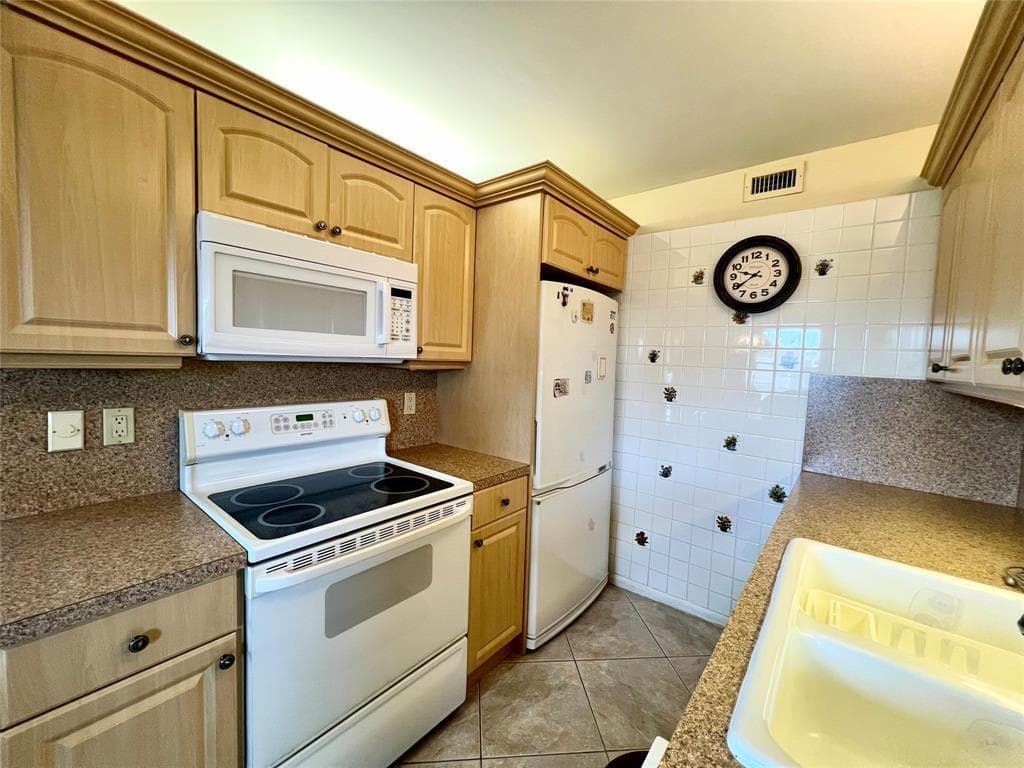 4159 Cambridge G 4159, Deerfield Beach, FL 33442 — photo 7 of 46