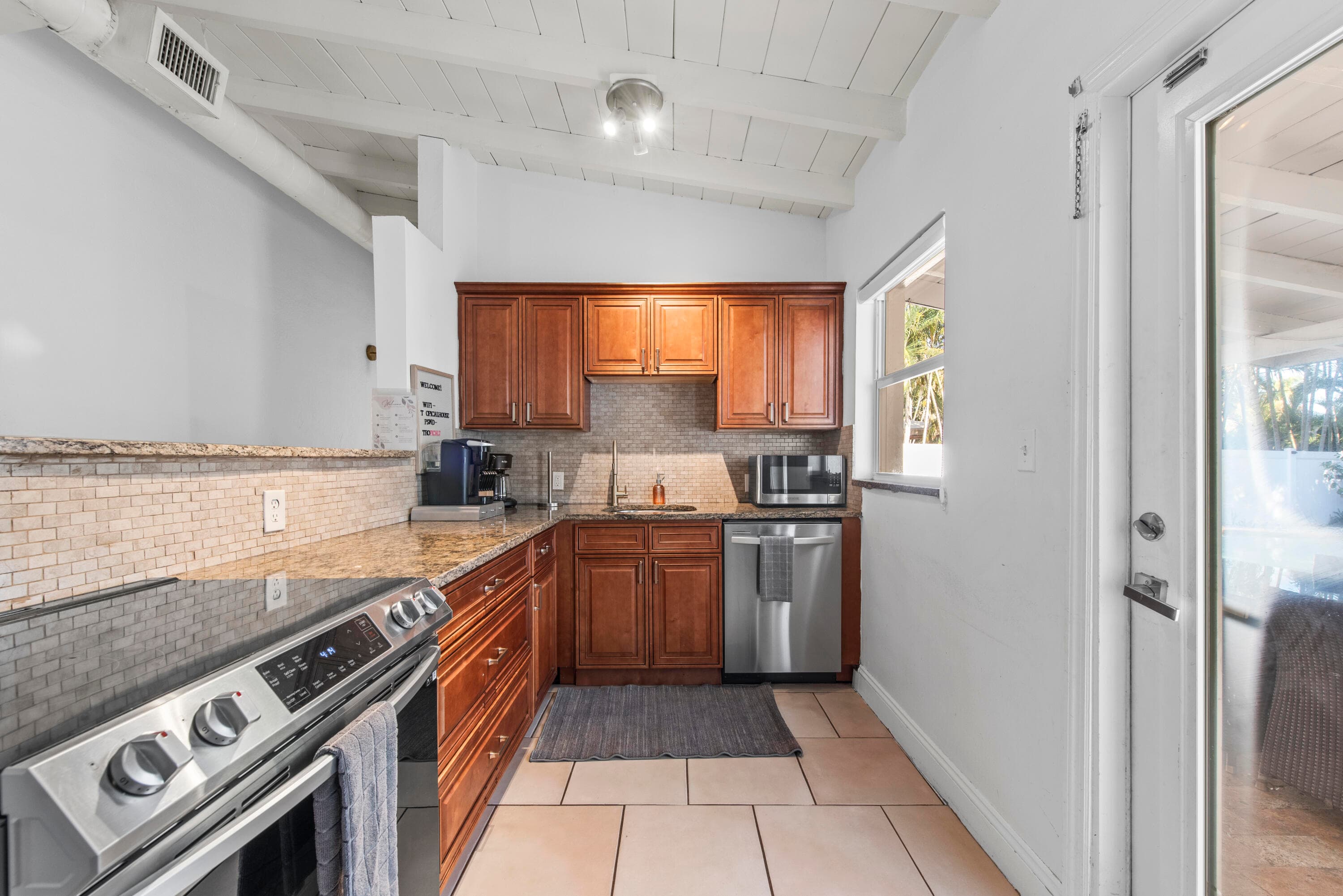 408 NW 29th Street, Wilton Manors, FL 33311 — photo 6 of 20