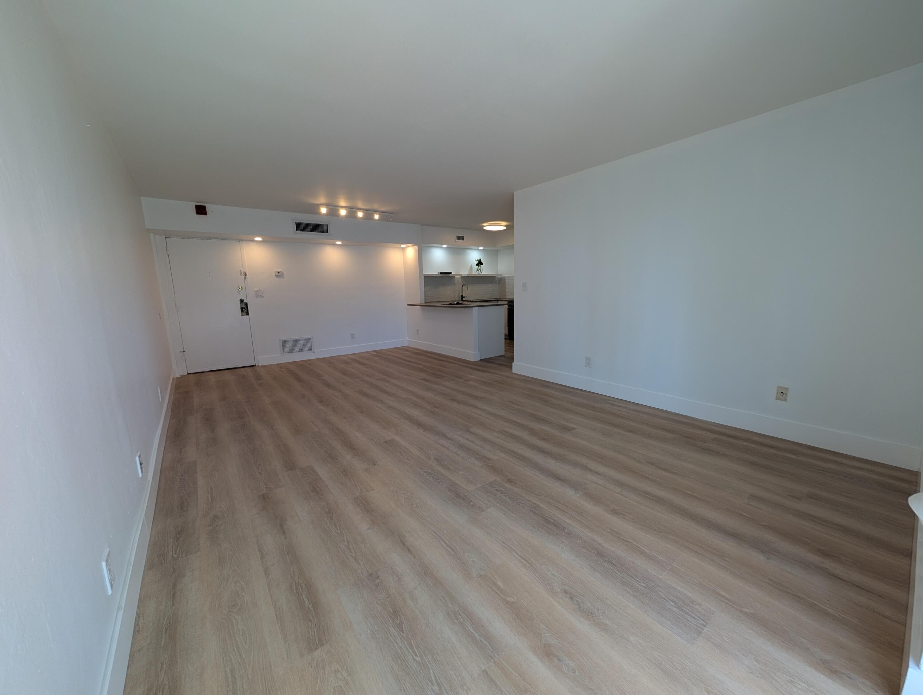 2715 Tigertail Avenue Apt 402, Miami, FL 33133 — photo 8 of 38