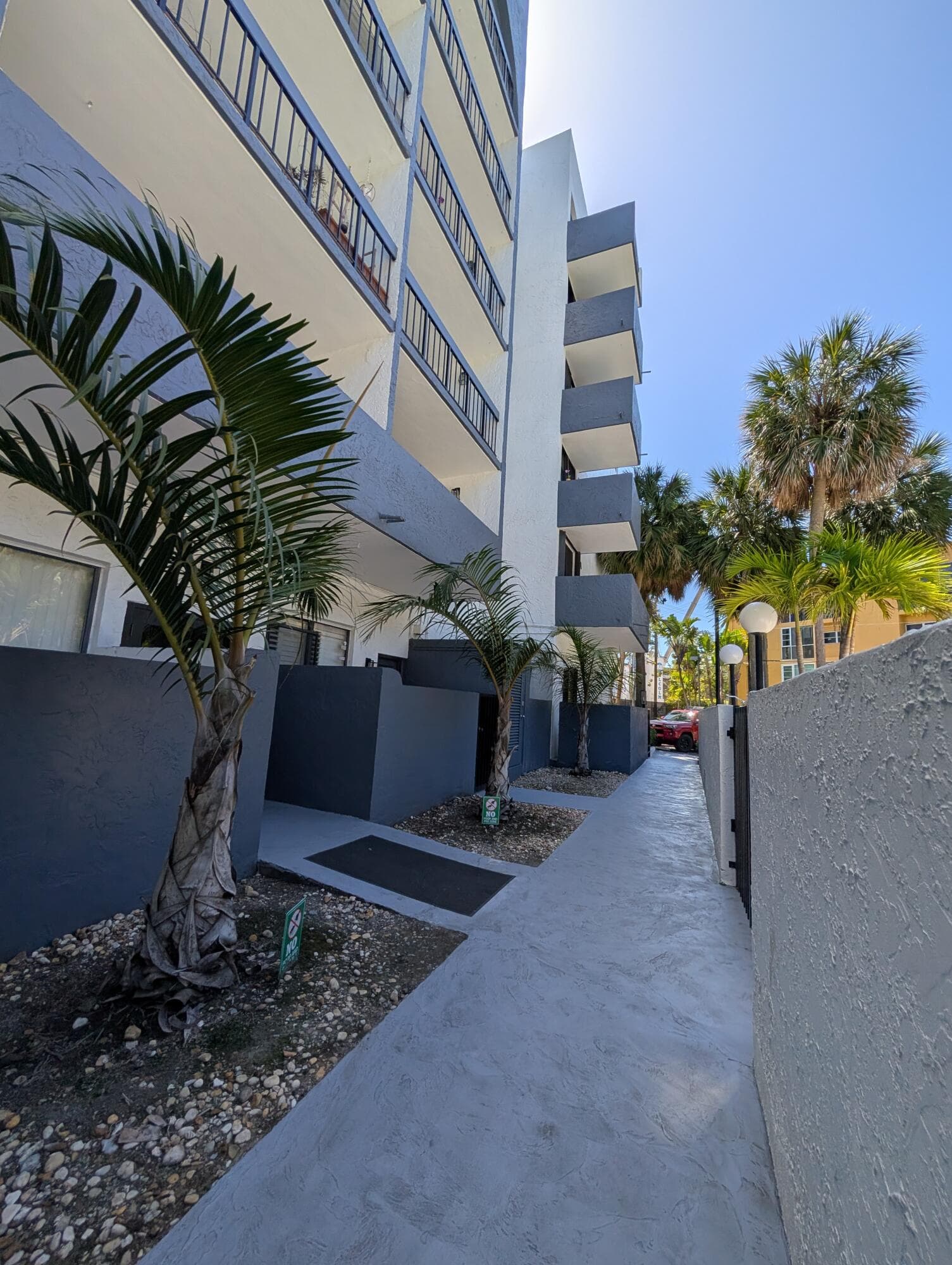2715 Tigertail Avenue Apt 402, Miami, FL 33133 — photo 28 of 38