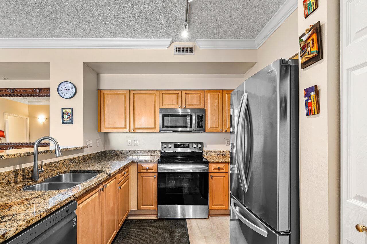 616 Clearwater Park Road 1206, West Palm Beach, FL 33401 — photo 3 of 33