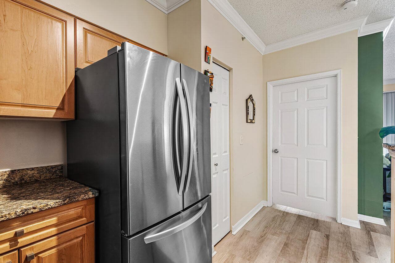 616 Clearwater Park Road 1206, West Palm Beach, FL 33401 — photo 8 of 33