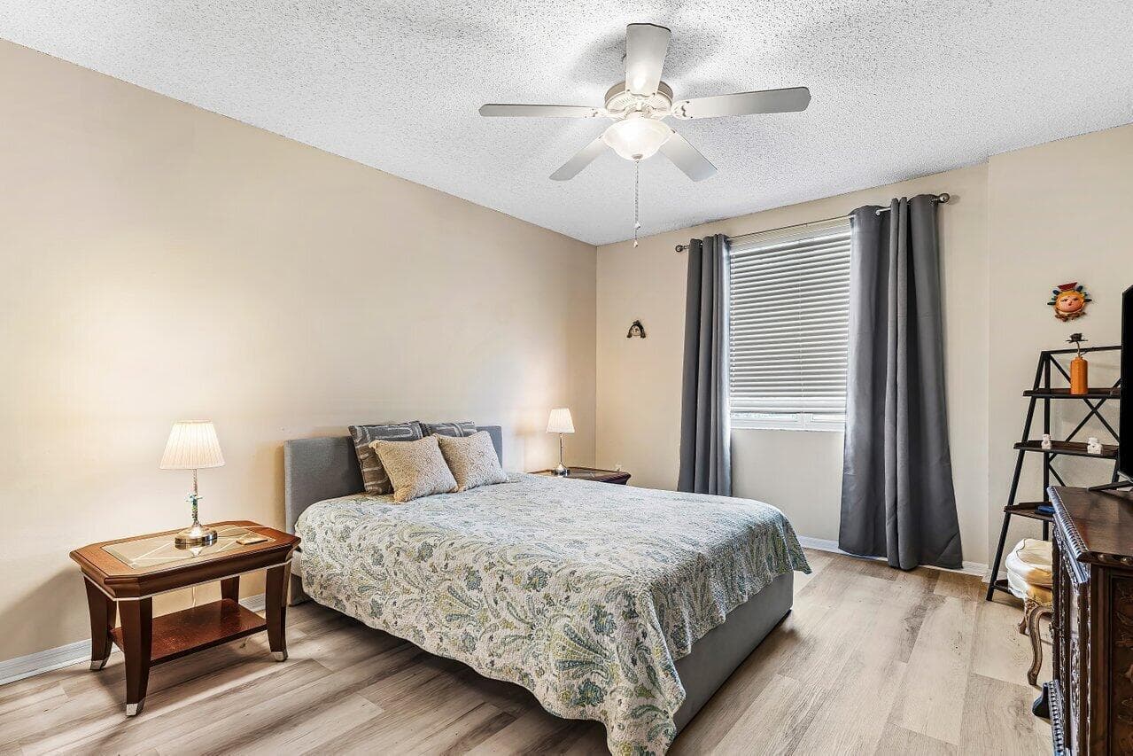 616 Clearwater Park Road 1206, West Palm Beach, FL 33401 — photo 11 of 33