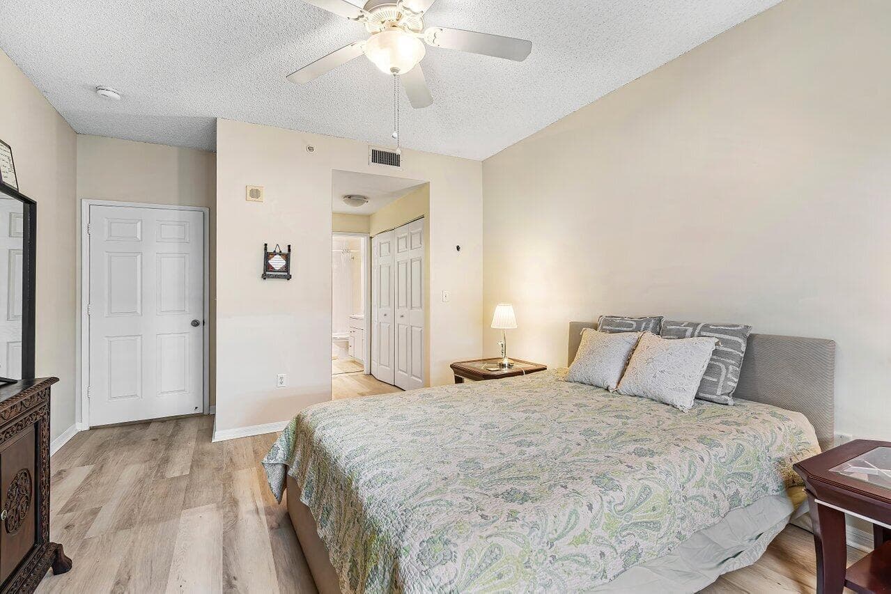 616 Clearwater Park Road 1206, West Palm Beach, FL 33401 — photo 12 of 33