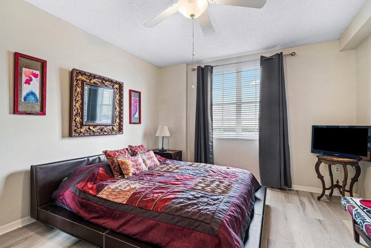 616 Clearwater Park Road 1206, West Palm Beach, FL 33401 — photo 14 of 33