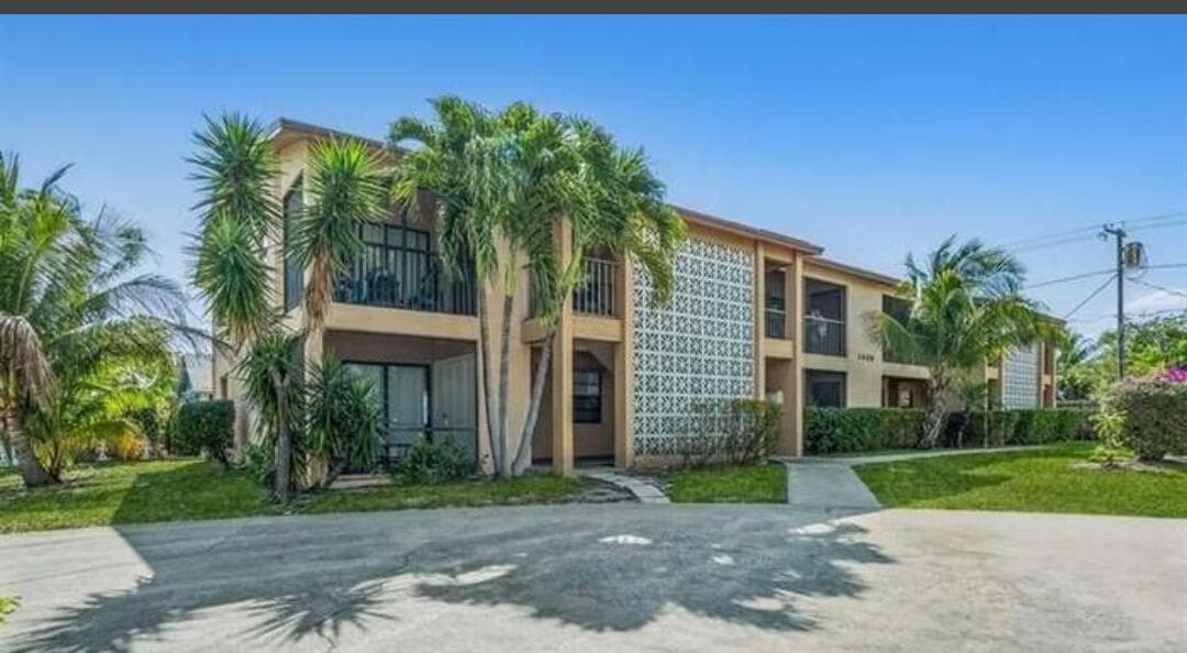 1409 Lake Avenue 6, Lake Worth Beach, FL 33460 — photo 1 of 7