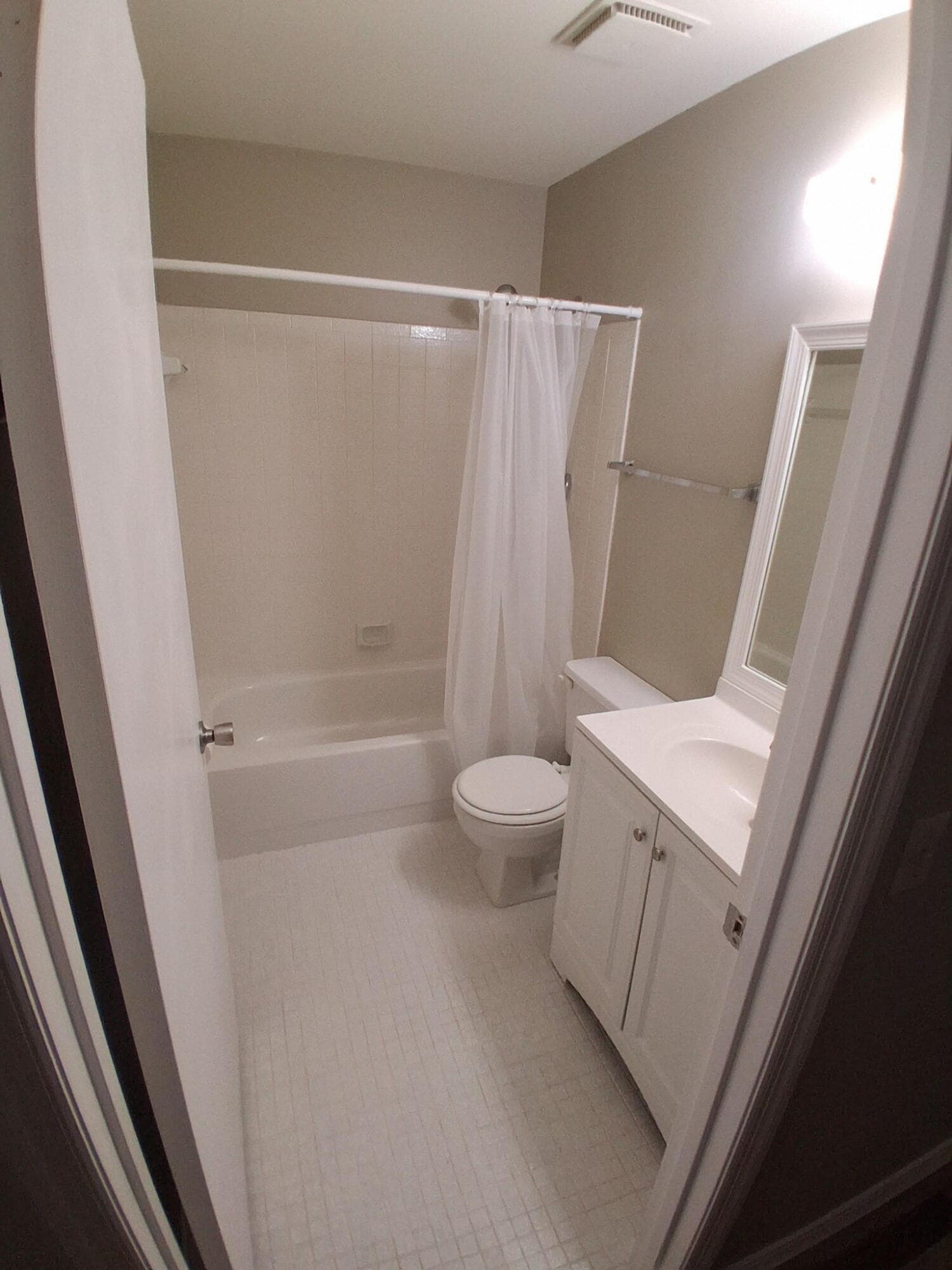 1409 Lake Avenue 6, Lake Worth Beach, FL 33460 — photo 3 of 7