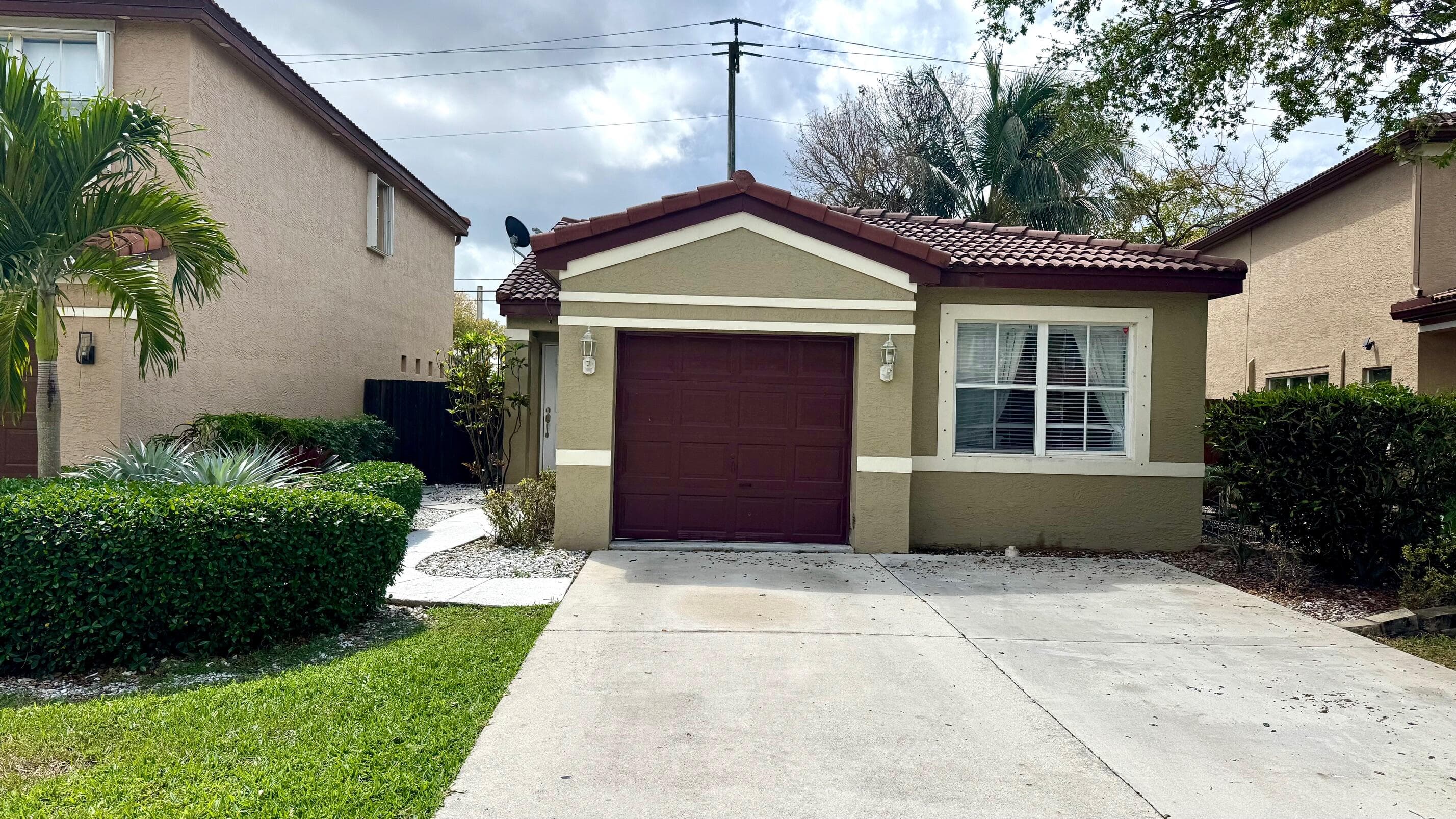 4274 NW 1st Place, Deerfield Beach, FL 33442 — photo 1 of 21