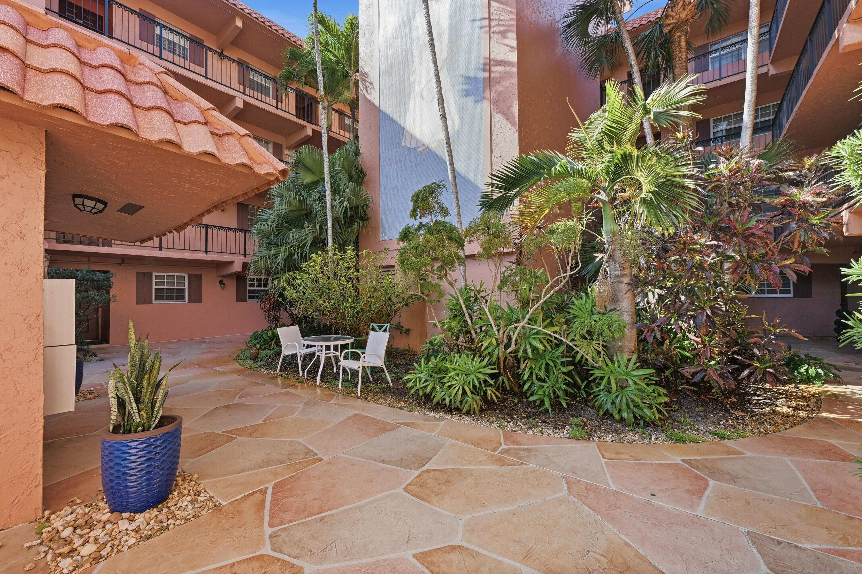 630 Tennis Club Drive Apt 204, Fort Lauderdale, FL 33311 — photo 3 of 33