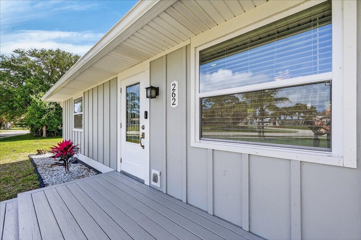 262 Easy Street, Sebastian, FL 32958 — photo 4 of 36