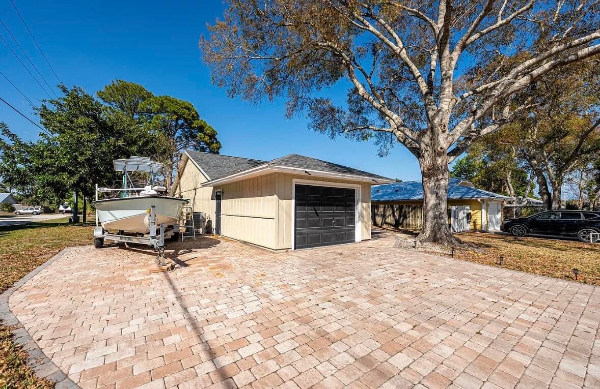 2890 1st Place, Vero Beach, FL 32968 — photo 3 of 24