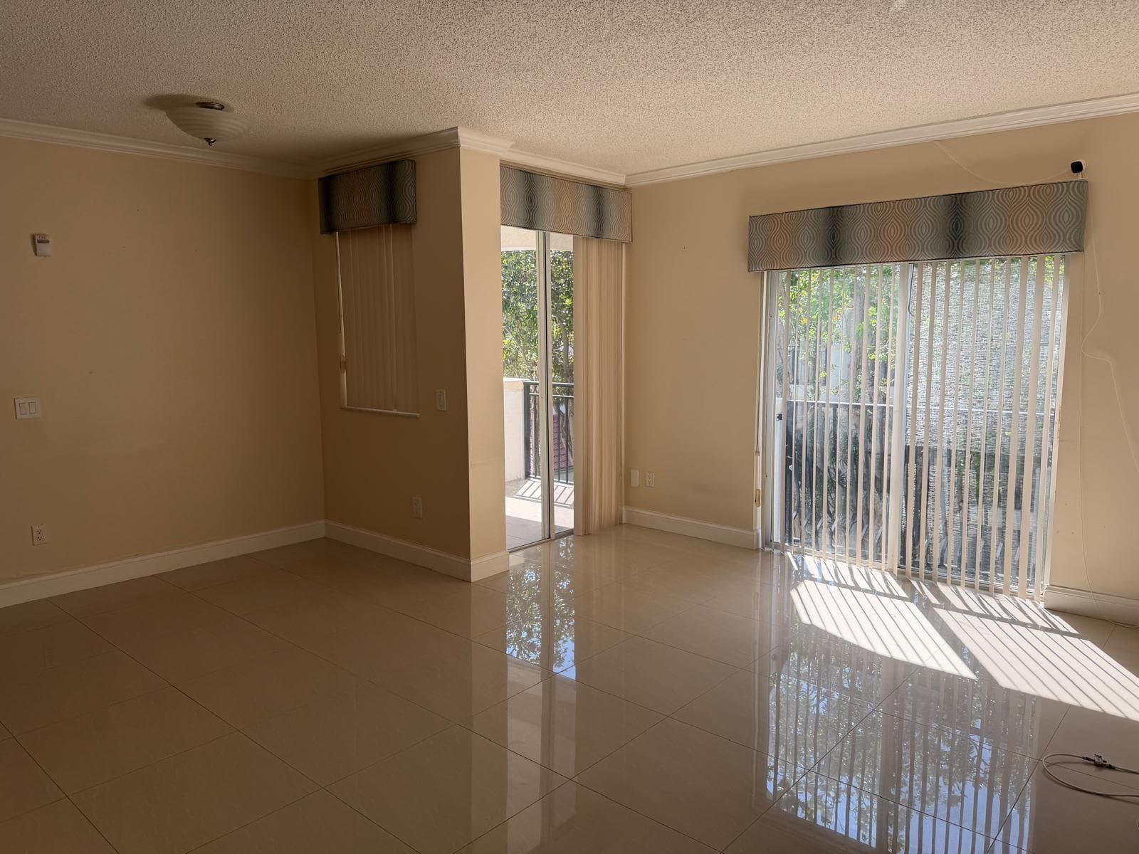 3225 NE 184th Street 10303, Aventura, FL 33160 — photo 3 of 33
