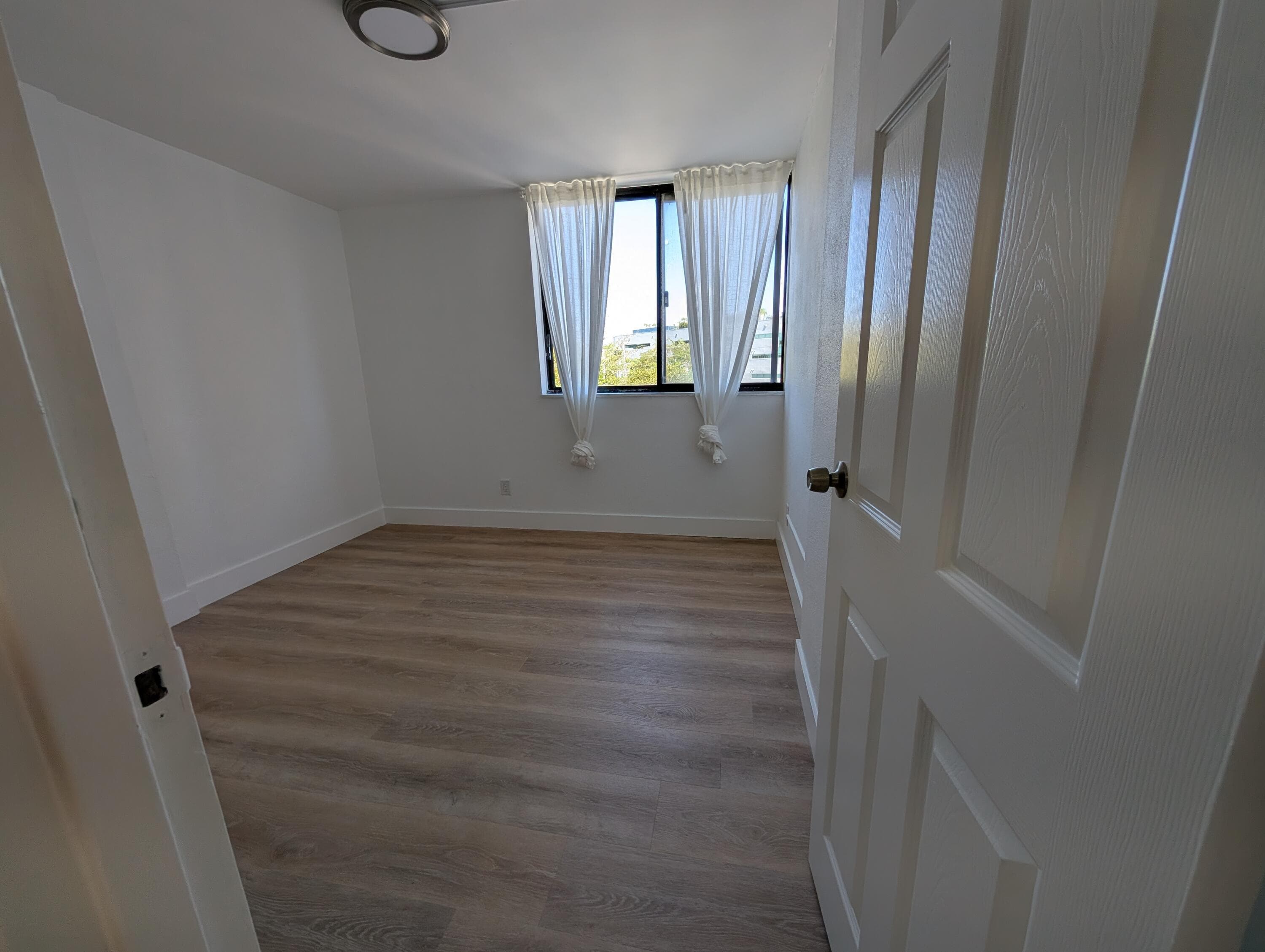 2715 Tigertail Avenue Apt 402, Miami, FL 33133 — photo 16 of 38