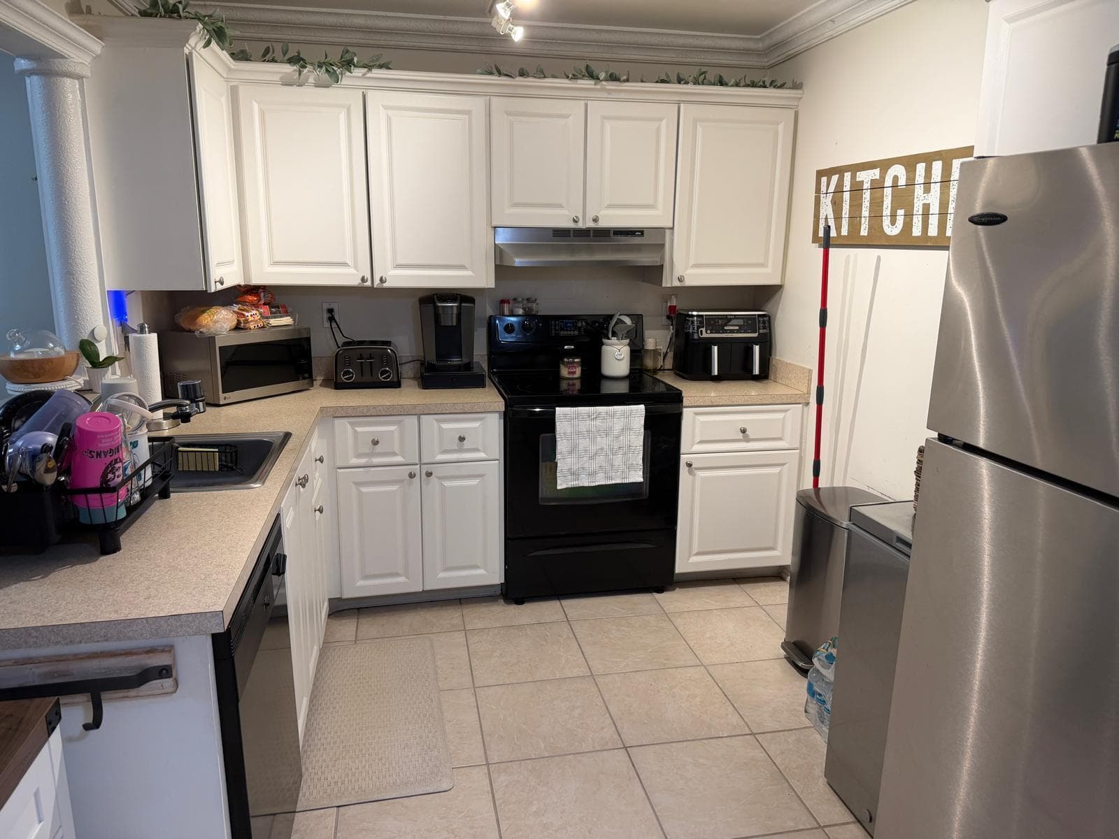 711 N Pine Island Road 104, Plantation, FL 33324 — photo 2 of 9