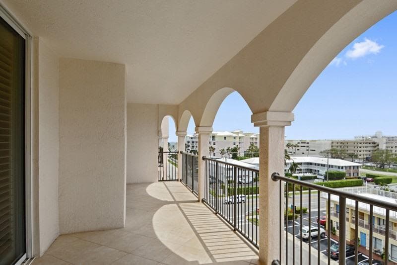 191 SE 20th Avenue 615, Deerfield Beach, FL 33441 — photo 1 of 20