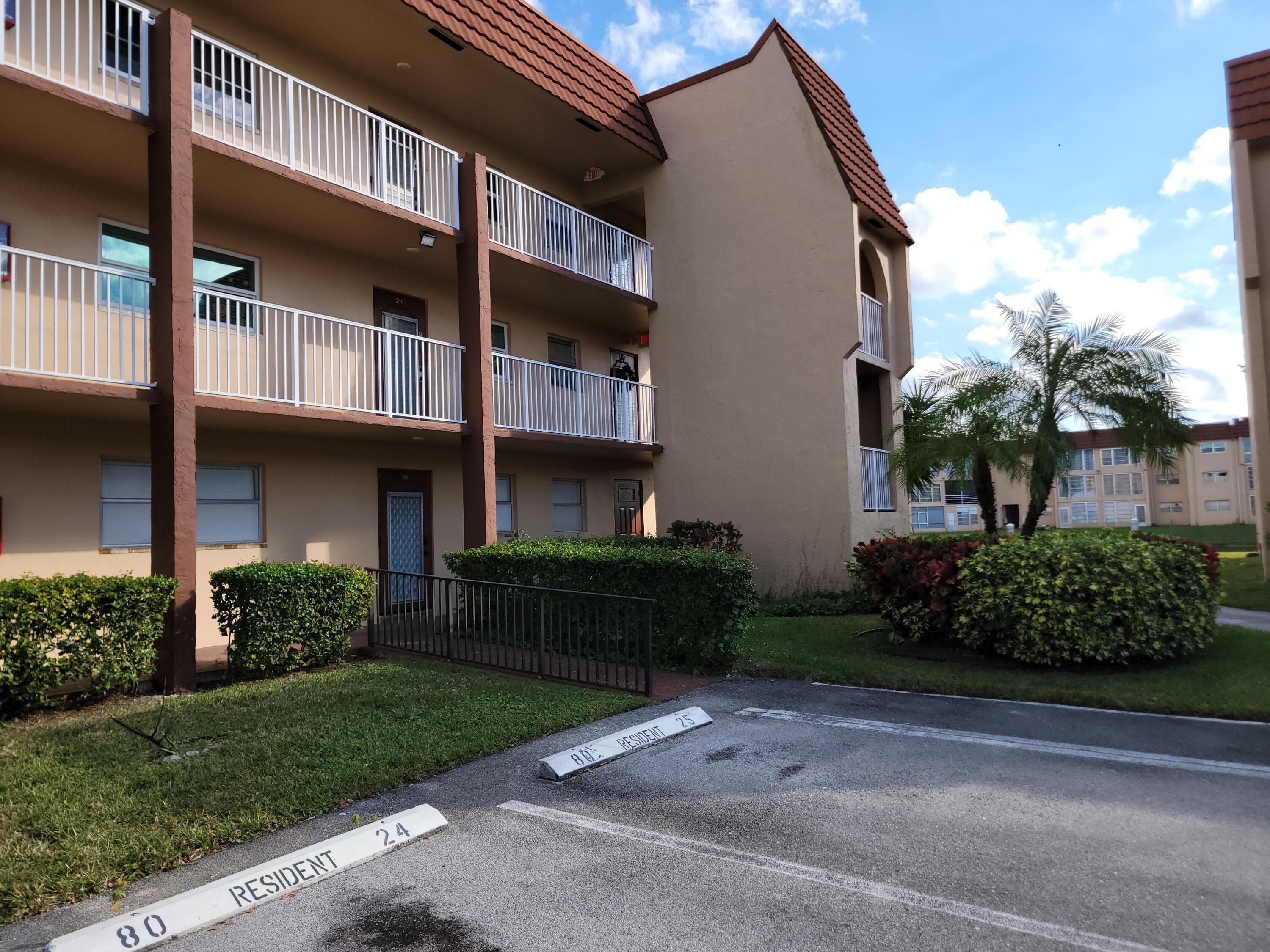 8950 Sunrise Lakes Boulevard 112, Sunrise, FL 33322 — photo 1 of 17