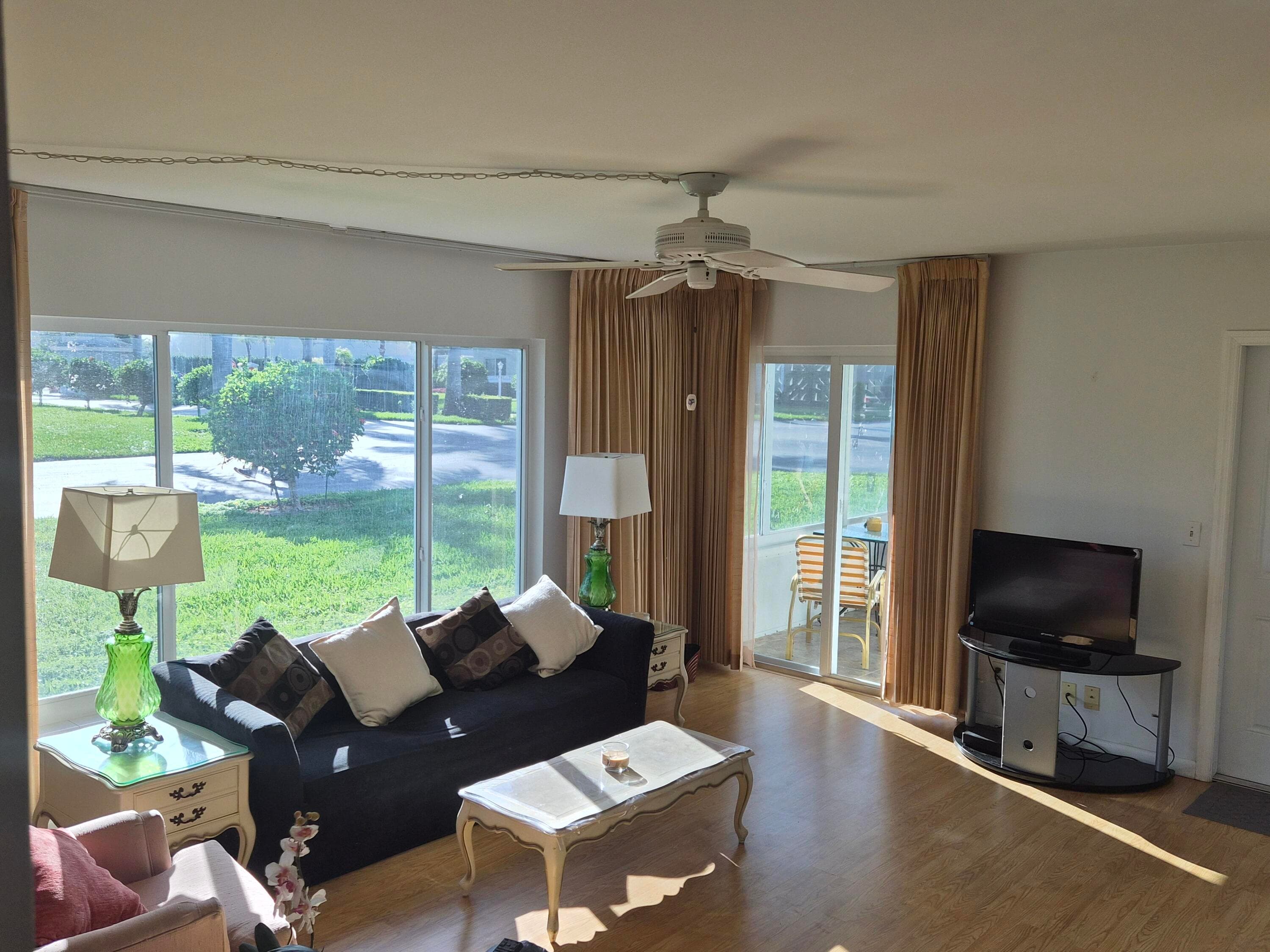 Condominium in Boynton Beach — photo 1 of 17