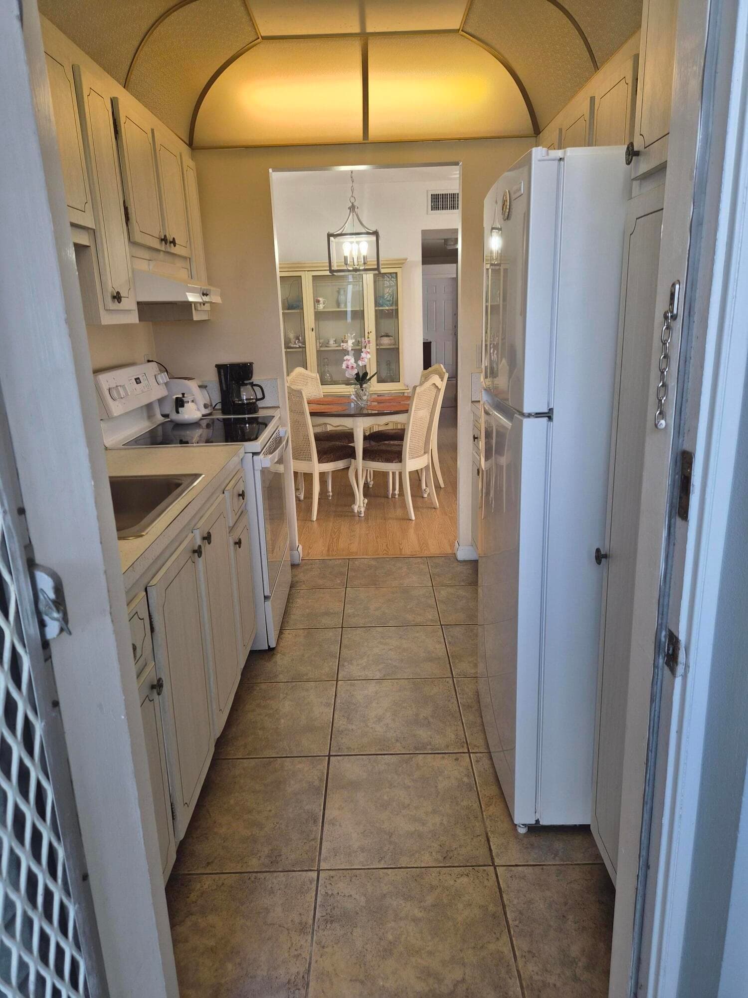 Condominium in Boynton Beach — photo 7 of 17