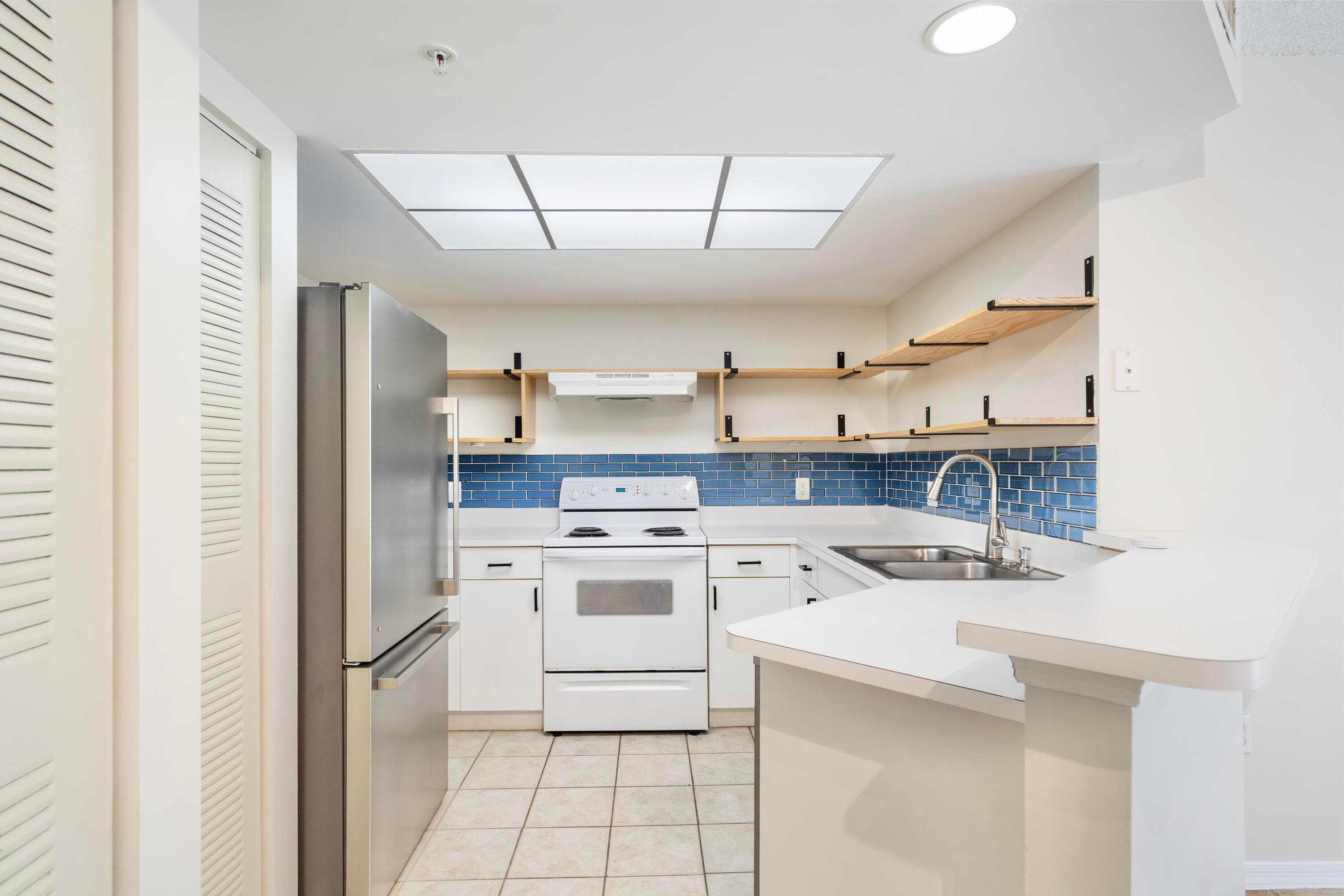 4187 N Haverhill Road 505, West Palm Beach, FL 33417 — photo 10 of 52
