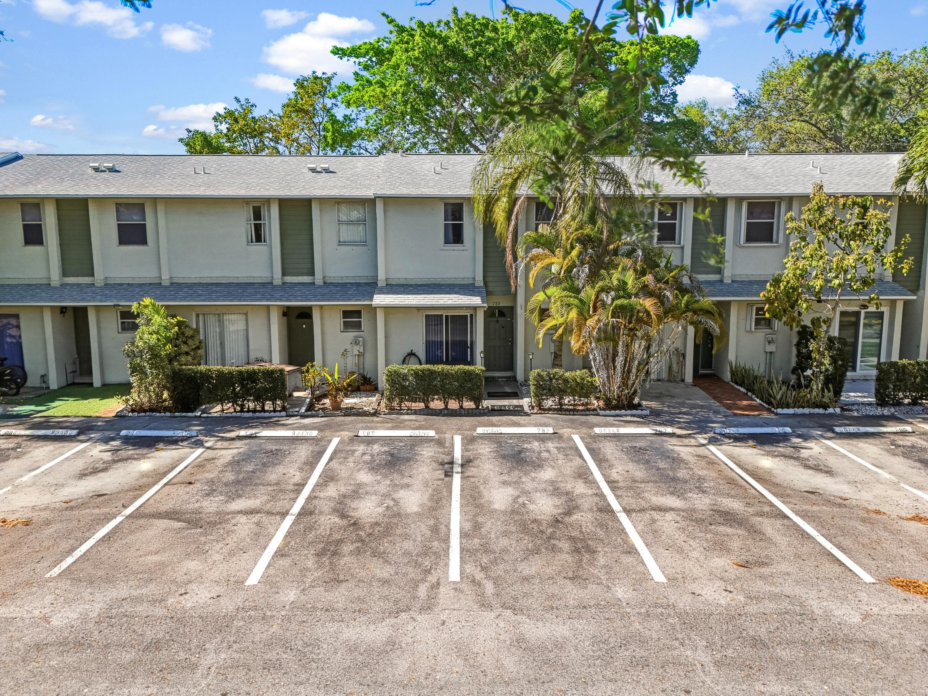 789 Crystal Lake Drive 789, Deerfield Beach, FL 33064 — photo 1 of 35