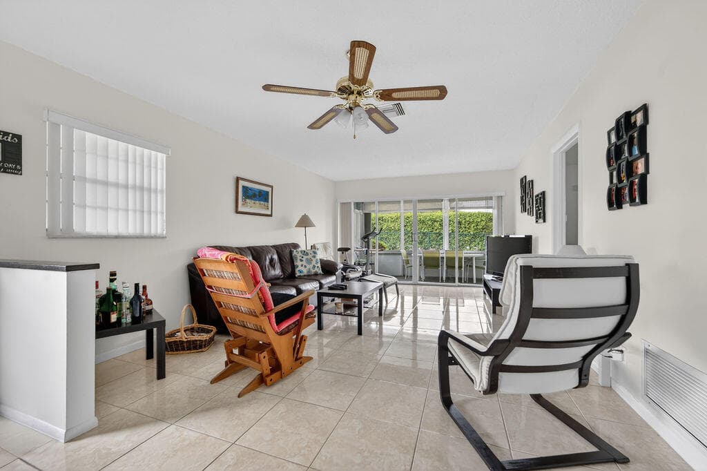 622 Hummingbird Lane, Delray Beach, FL 33445 — photo 2 of 36
