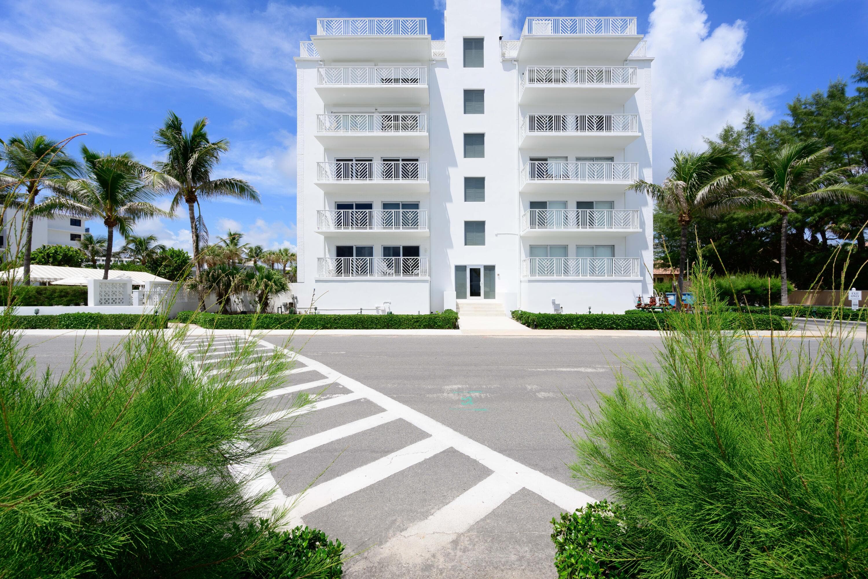 170 N Ocean Boulevard 303, Palm Beach, FL 33480 — photo 2 of 43
