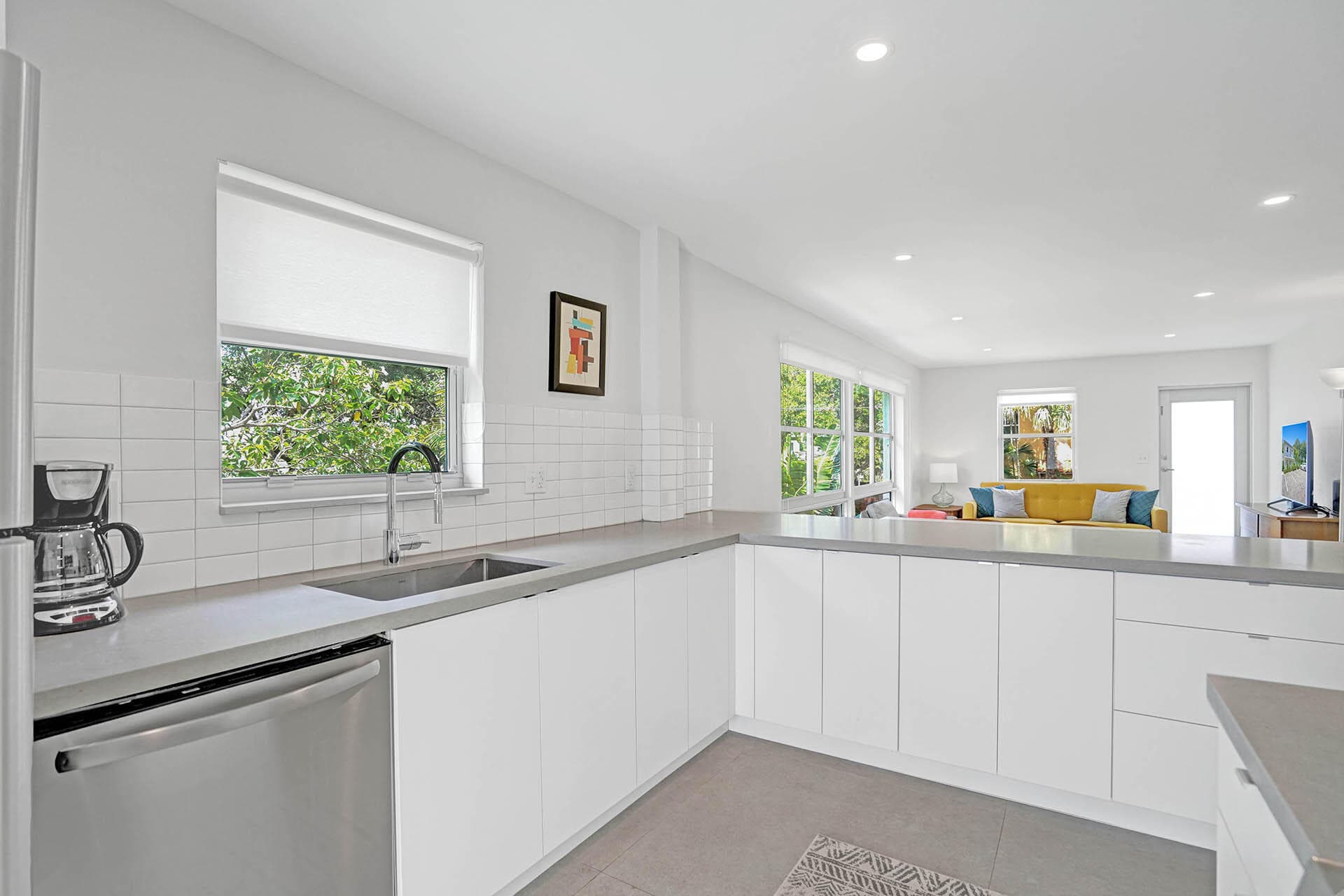 625 NE 13th Avenue 02, Fort Lauderdale, FL 33304 — photo 17 of 37