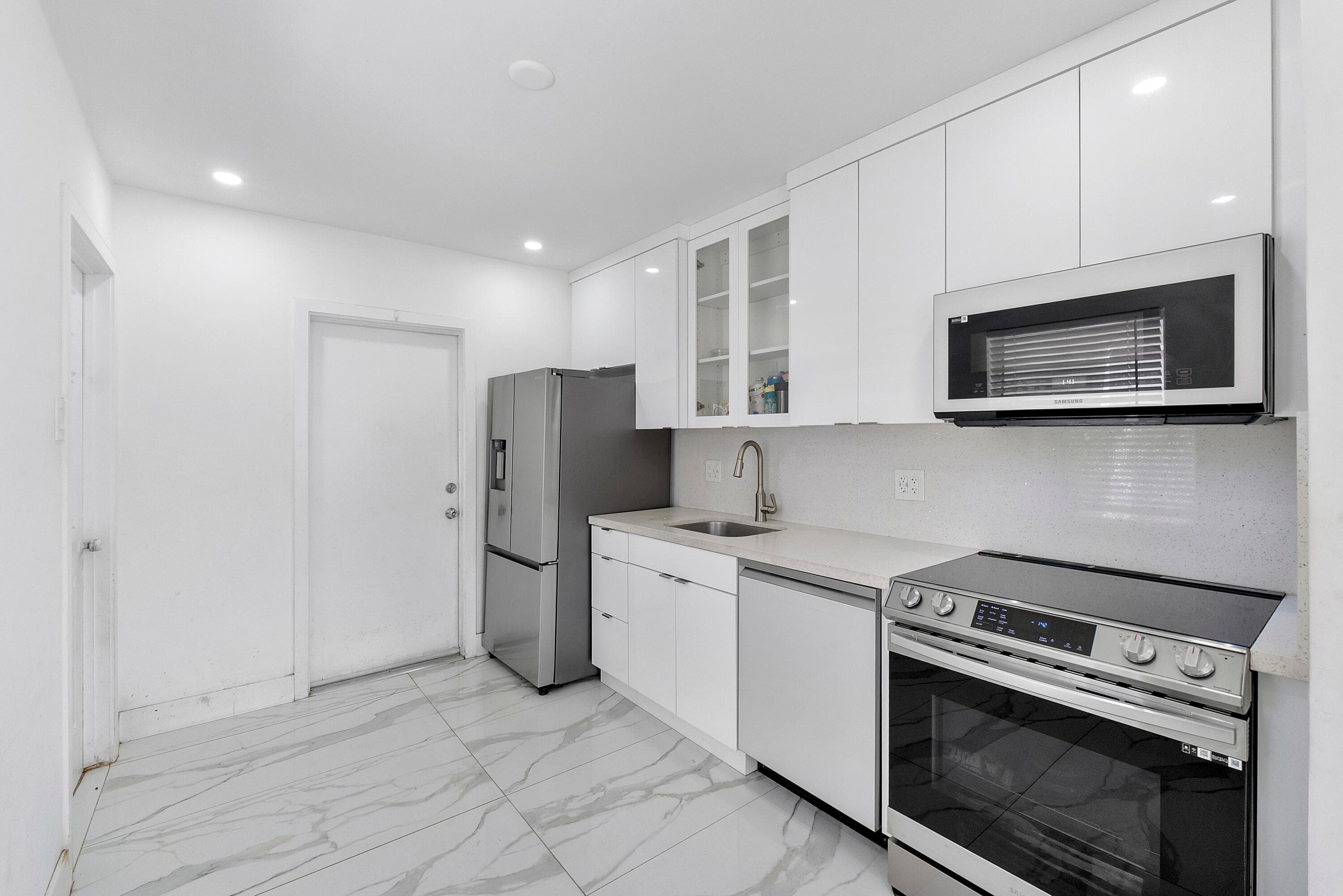 3125 SW 12th Place, Fort Lauderdale, FL 33312 — photo 4 of 39