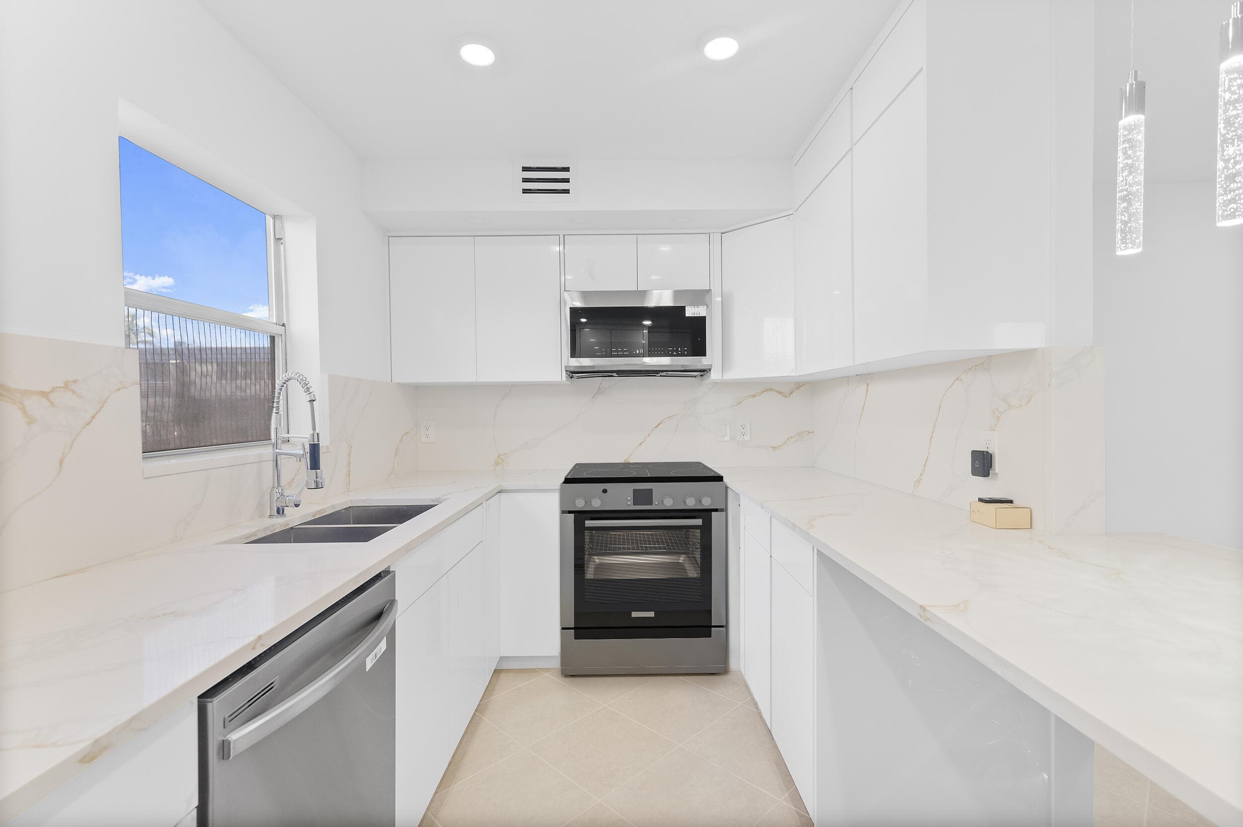 160 Brittany, Delray Beach, FL 33446 — photo 11 of 34