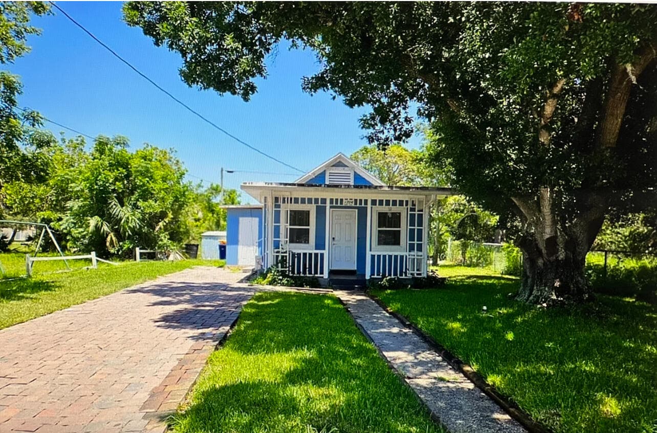 1706 N 15th Street, Fort Pierce, FL 34950 — photo 1 of 38