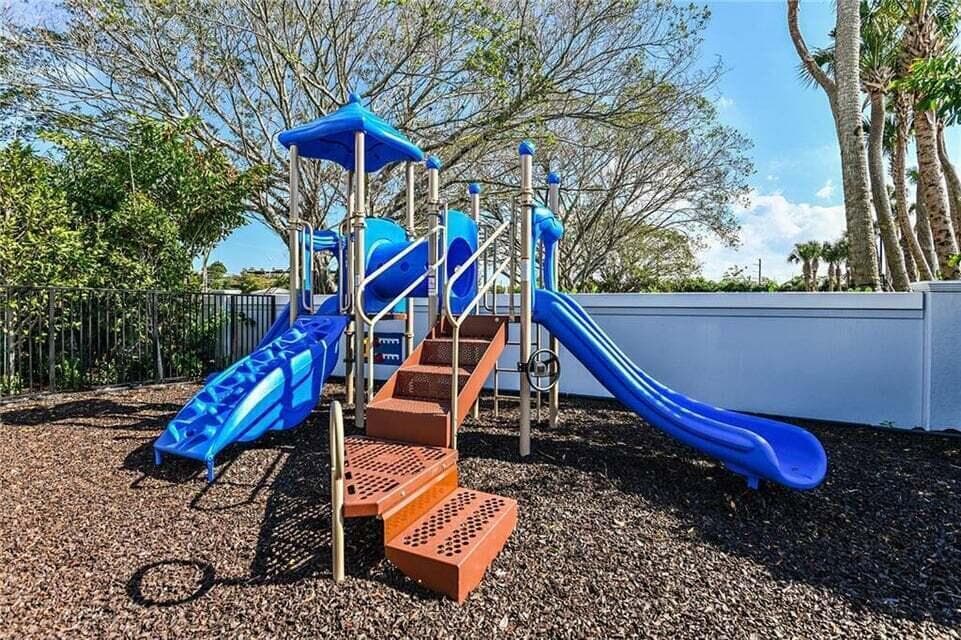 552 Sanderling Circle, Deerfield Beach, FL 33442 — photo 5 of 23