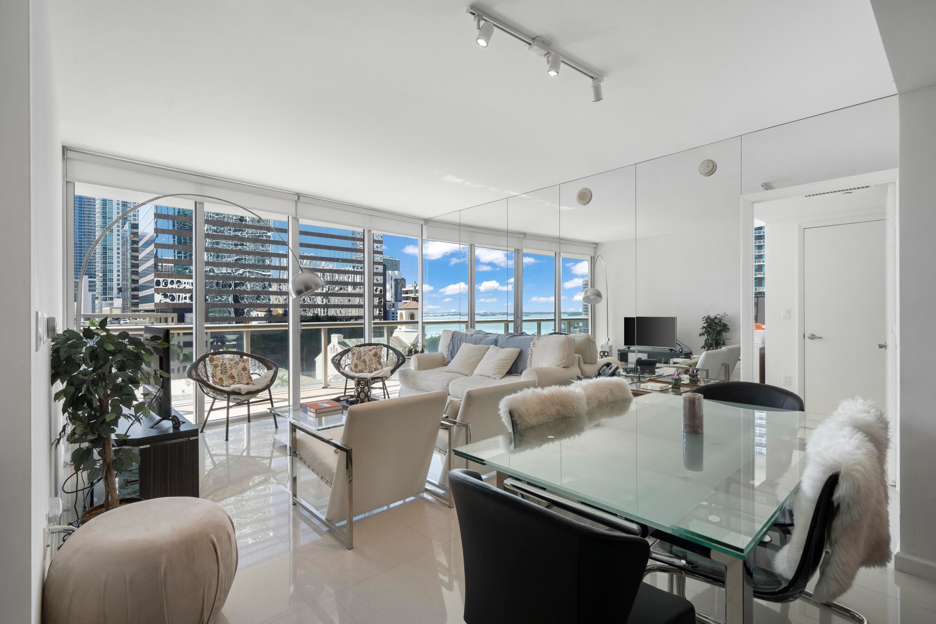 495 Brickell Avenue 811, Miami, FL 33131 — photo 4 of 47