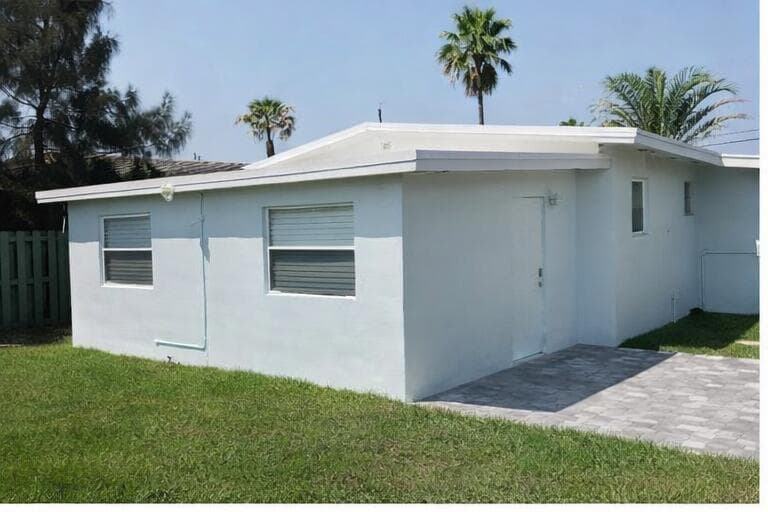 621 NE 3rd Avenue, Delray Beach, FL 33444 — photo 3 of 6