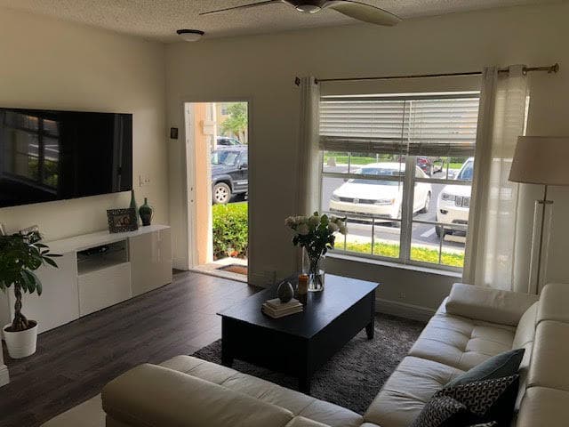 16665 Hemingway Drive, Weston, FL 33326 — photo 5 of 12