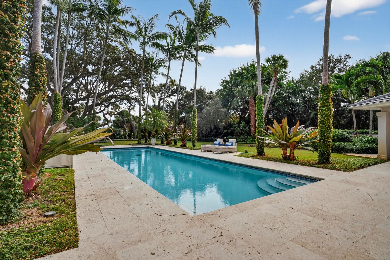 2010 Club Drive, Vero Beach, FL 32963 — photo 33 of 92