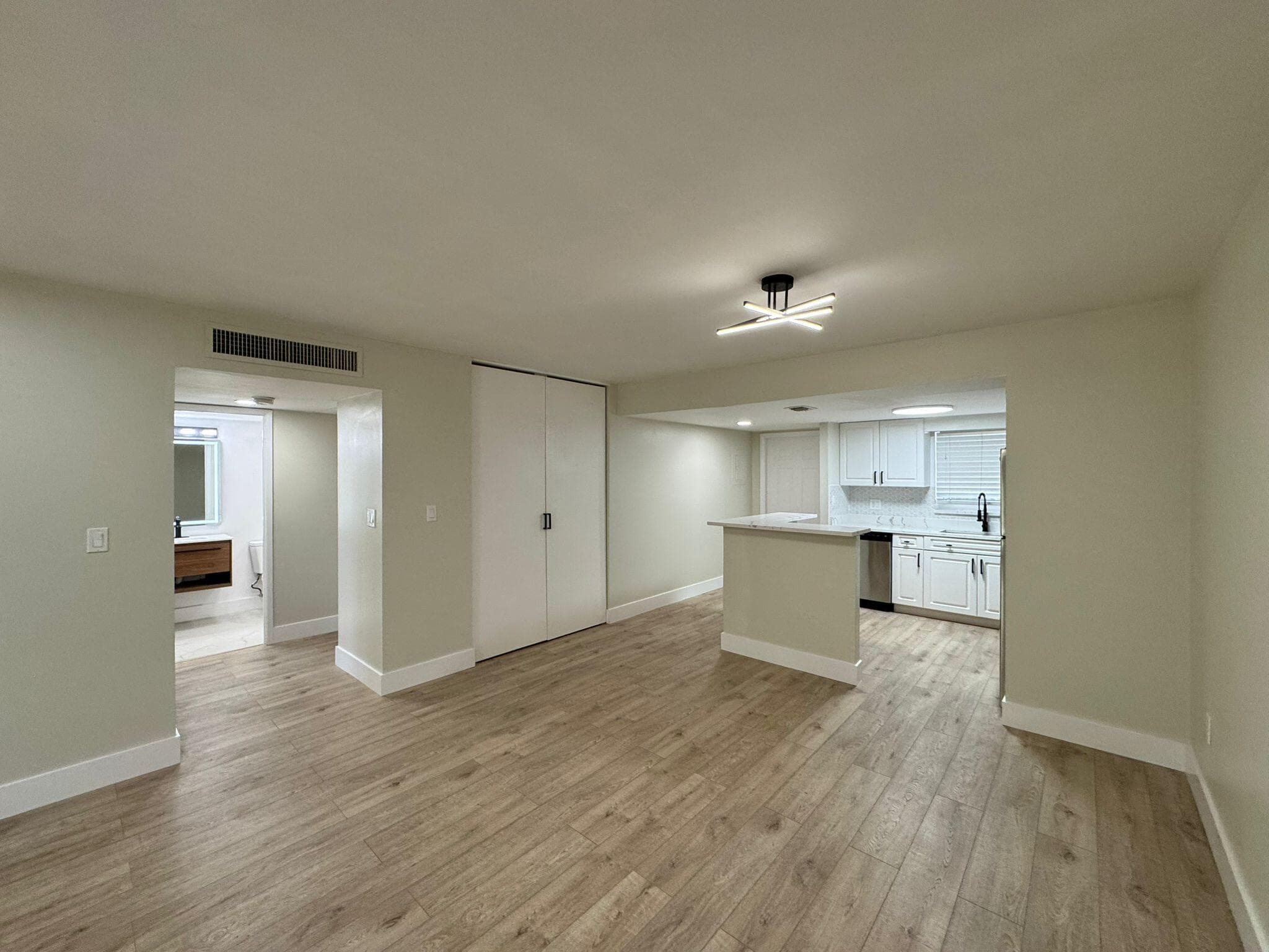 809 W Oakland Park Boulevard J10, Wilton Manors, FL 33311 — photo 4 of 11