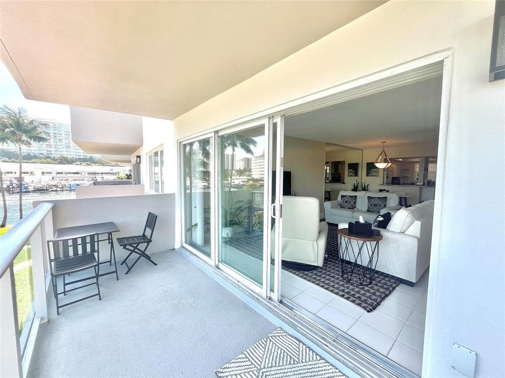 140 NE 28th Avenue 305, Pompano Beach, FL 33062 — photo 15 of 18