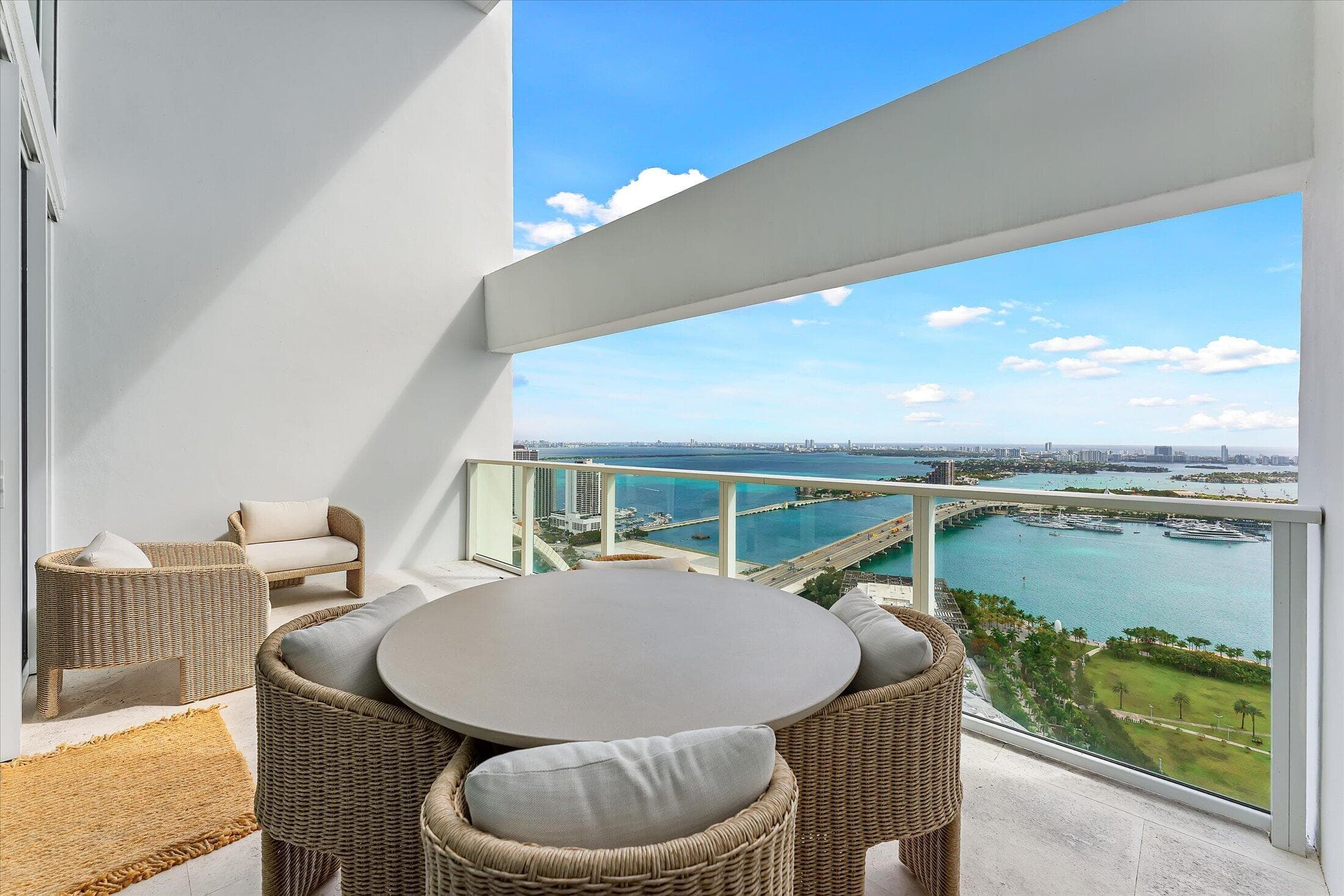 1040 Biscayne Boulevard 4002, Miami, FL 33132 — photo 13 of 23